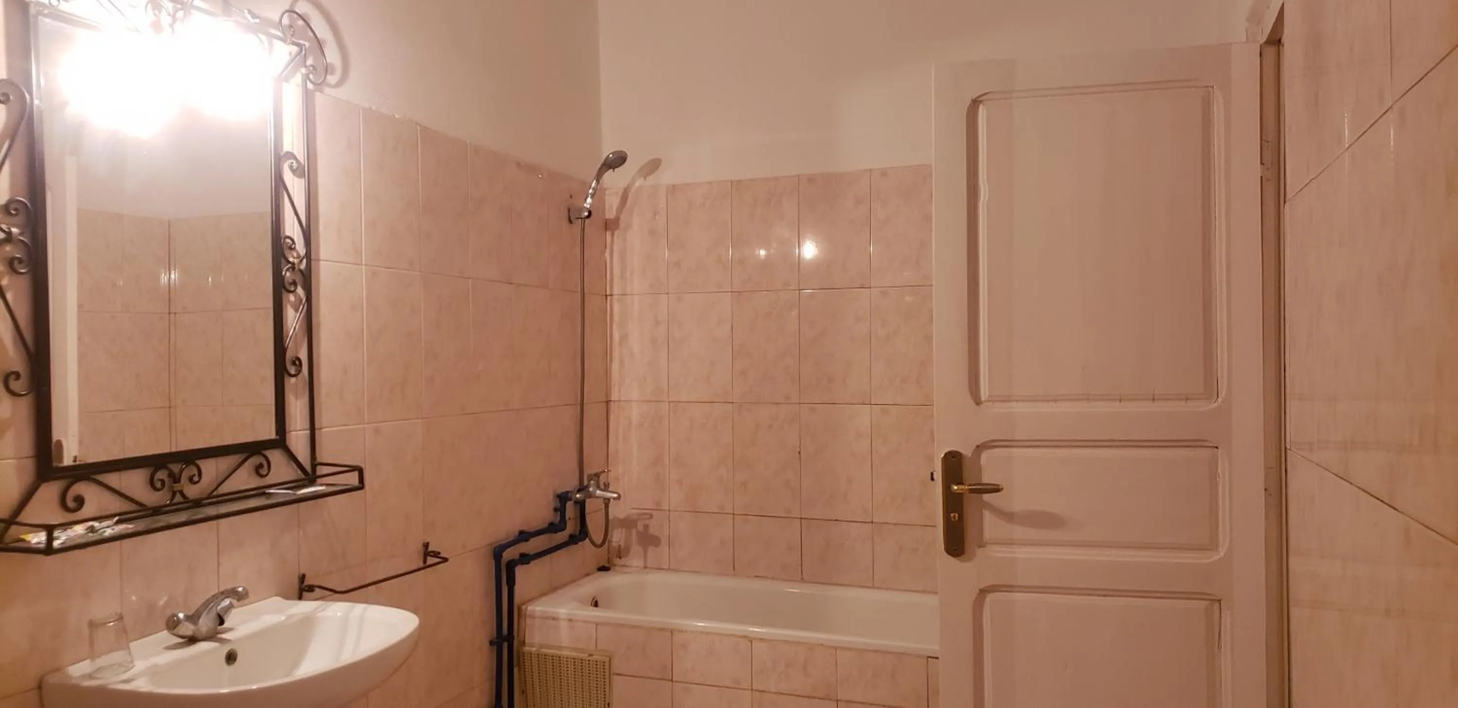 Shower in Hôtel Ziad