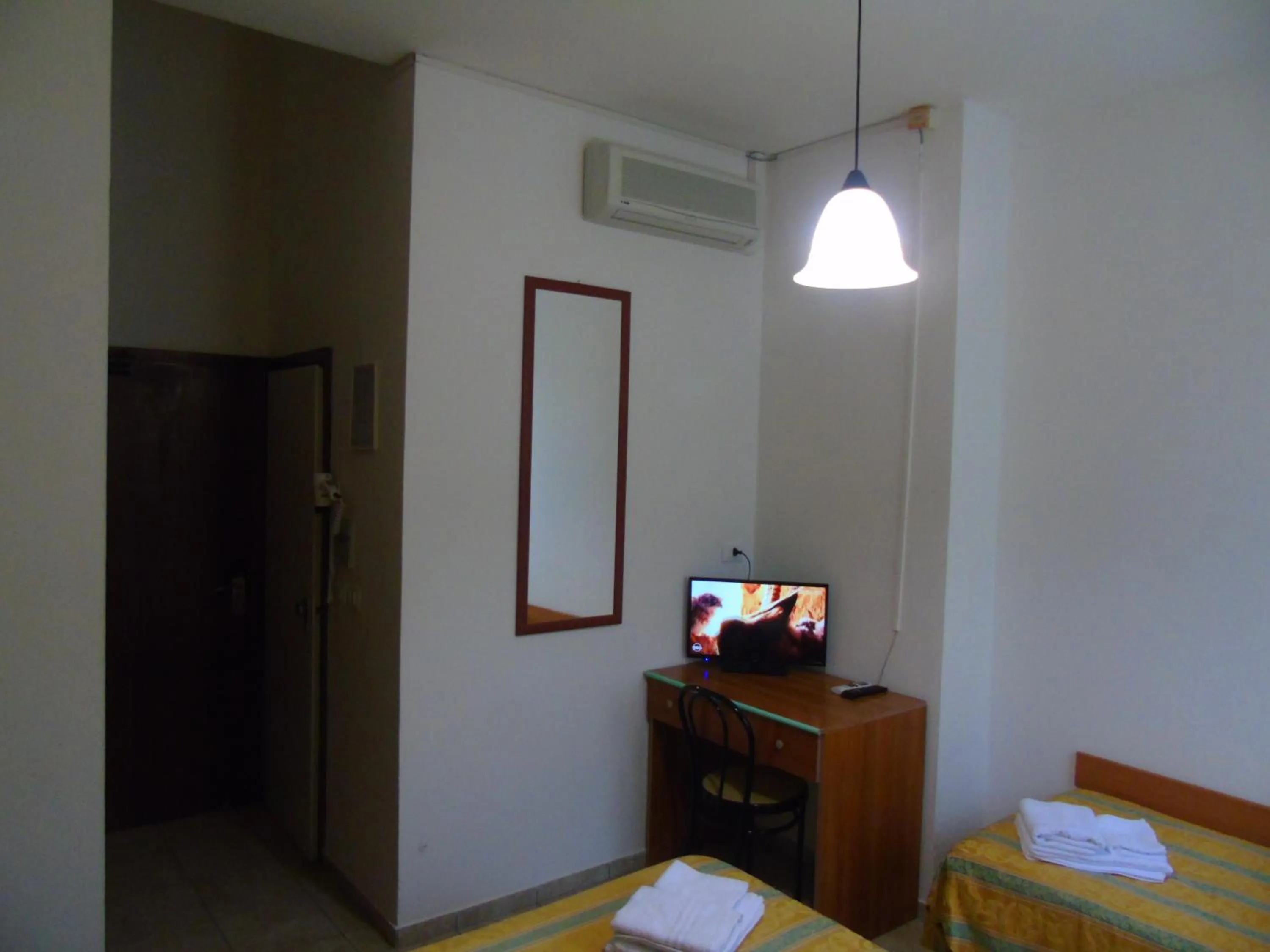 TV and multimedia in Hotel Zeus Lido di Classe Room Only