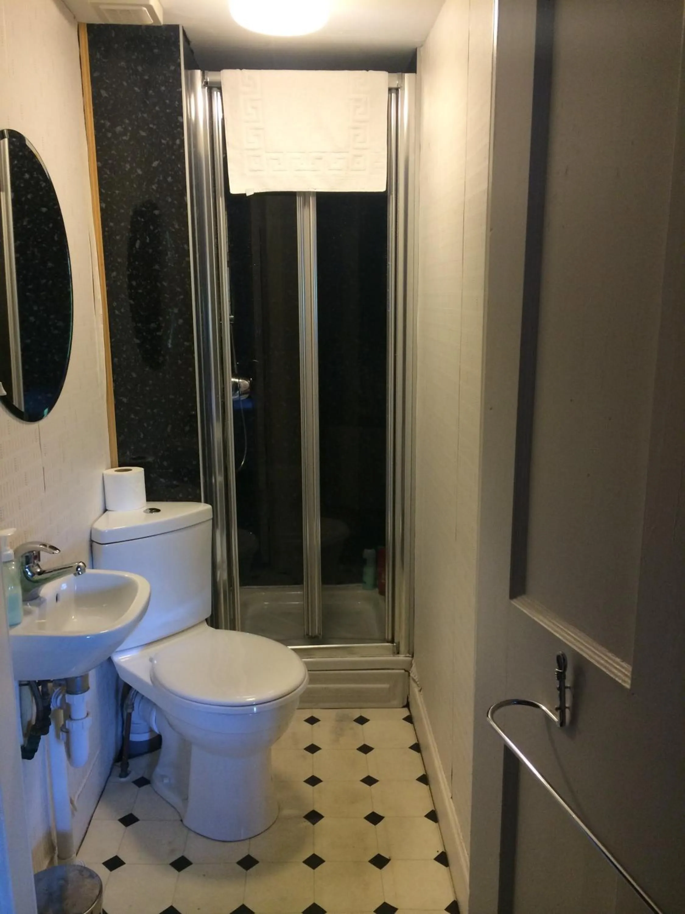 Bathroom in Broom Lodge