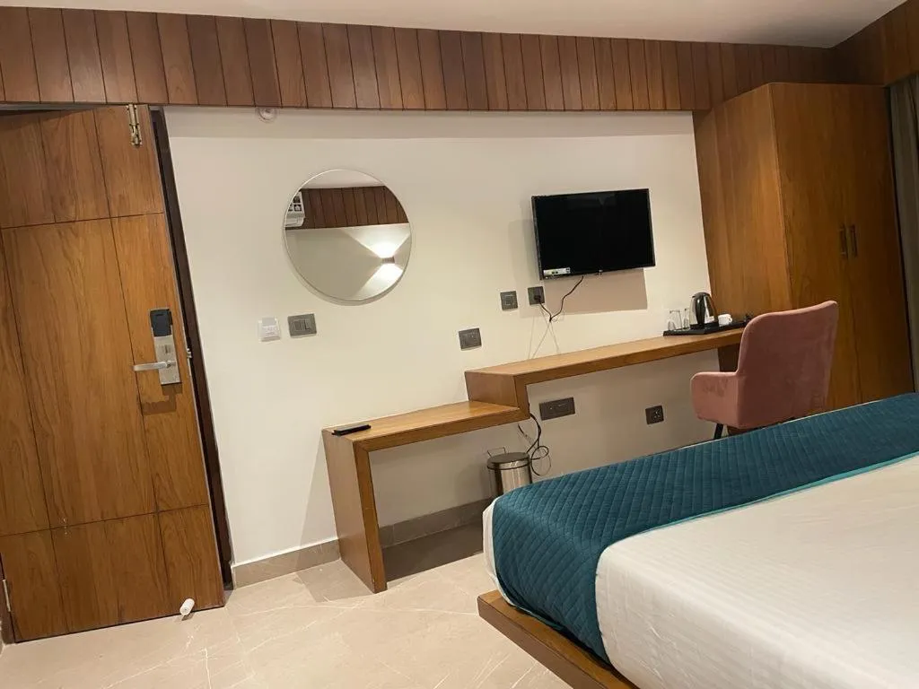 TV and multimedia, Bed in Hotel Emora Tree