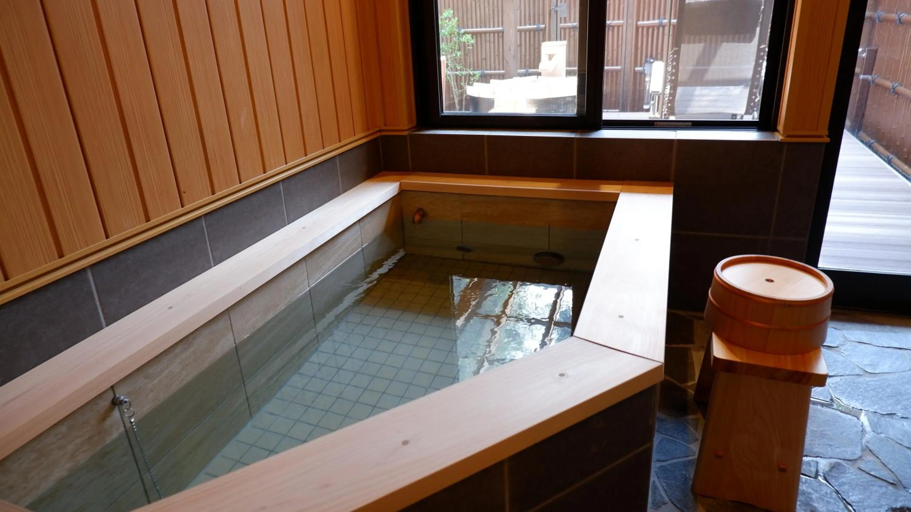 Hanare no yado Kamigakure