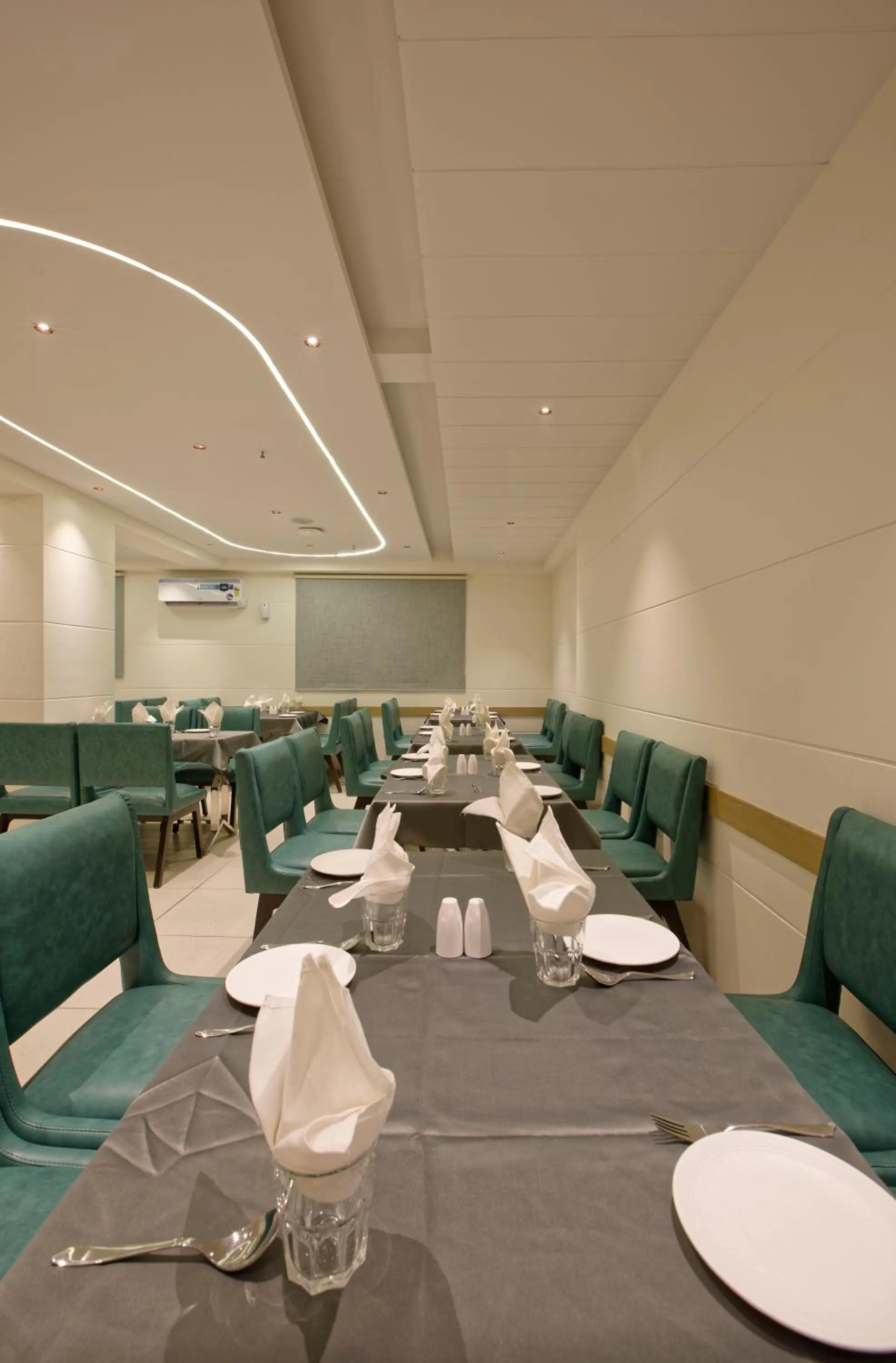 Restaurant/places to eat in HOTEL AURELLIA