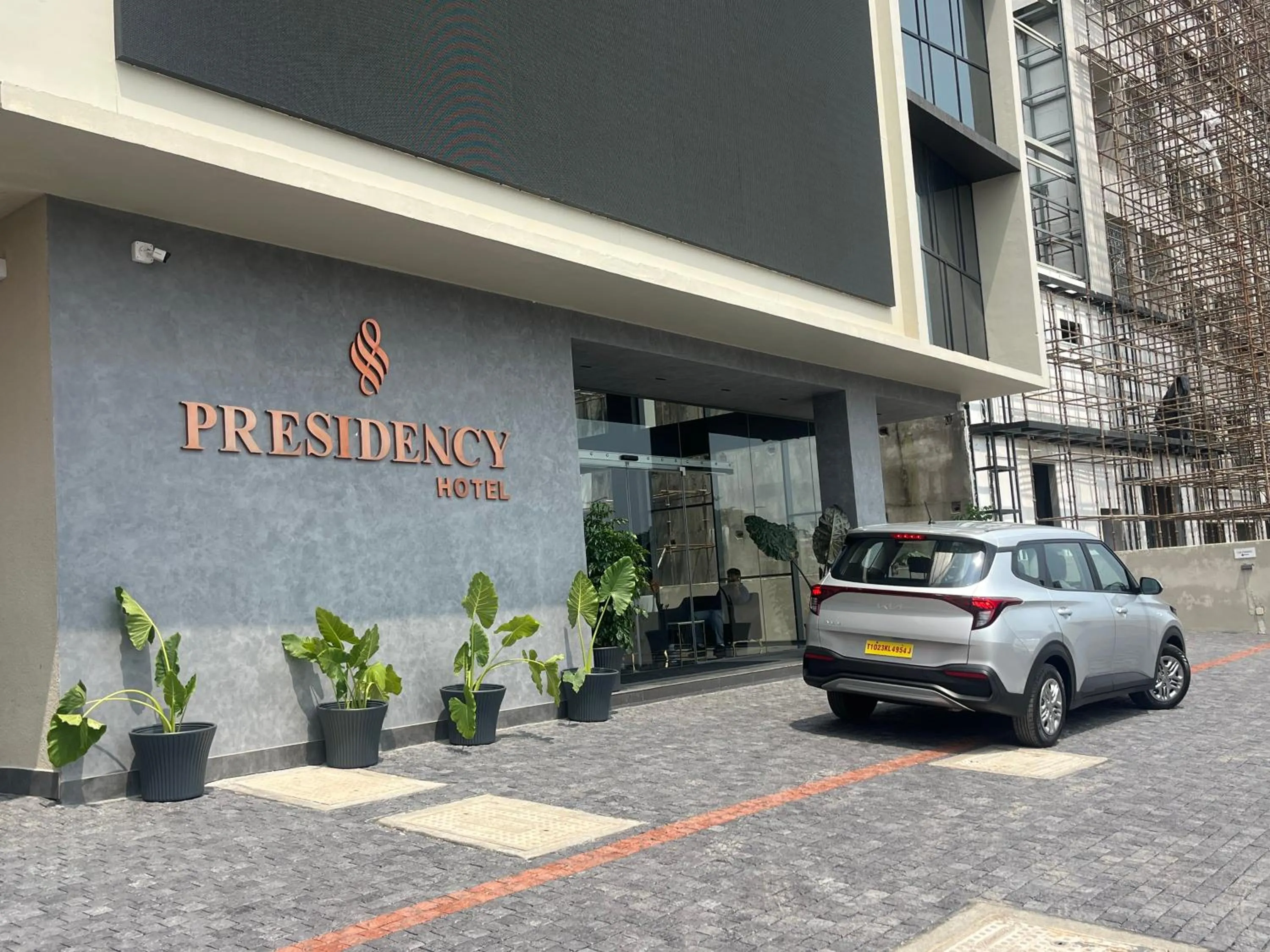 shuttle in PRESIDENCY AIRPORT HOTEL