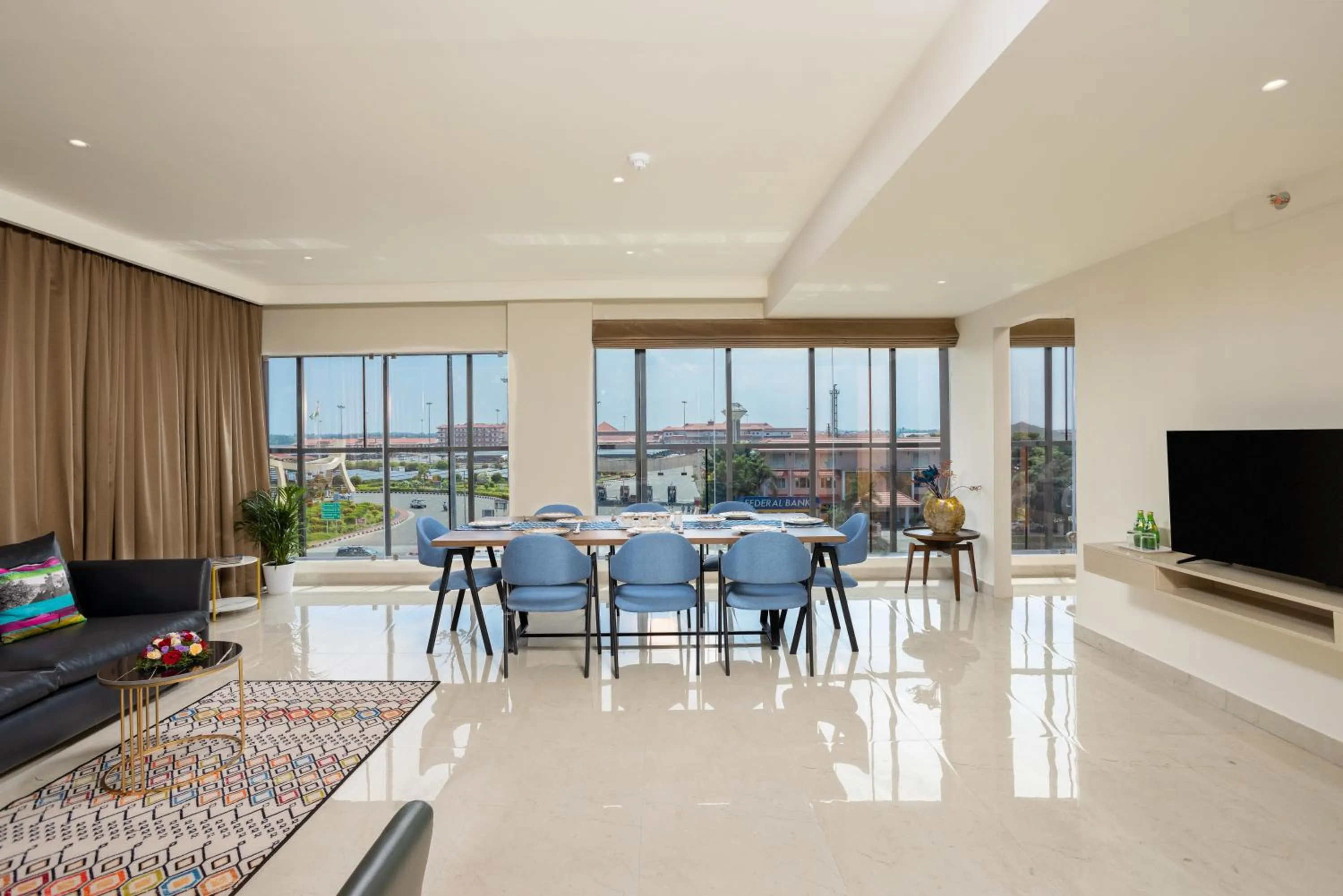 Living room in PRESIDENCY AIRPORT HOTEL