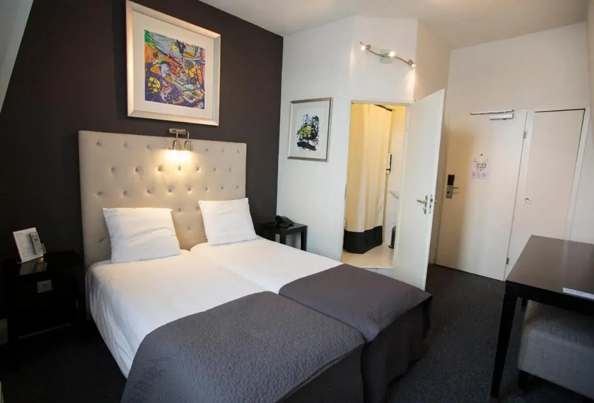 Twin Room in Quentin Amsterdam Hotel Twin Room in Quentin Amsterdam Hotel
