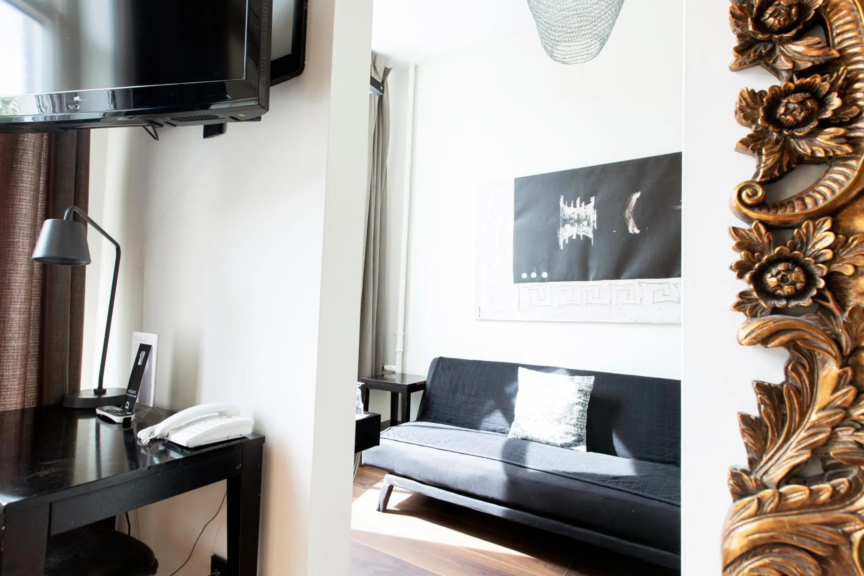 Seating area in Quentin Amsterdam Hotel