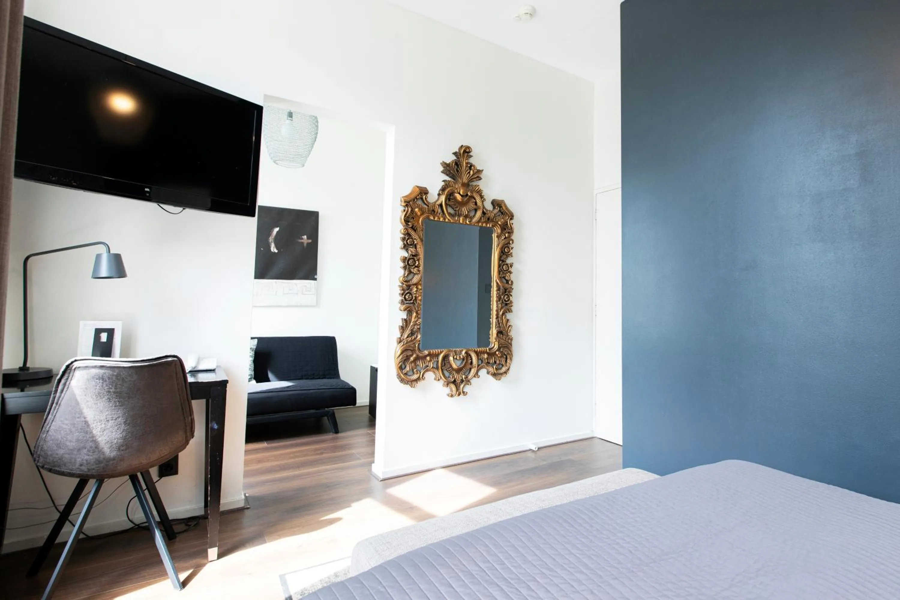 TV and multimedia, Bed in Quentin Amsterdam Hotel