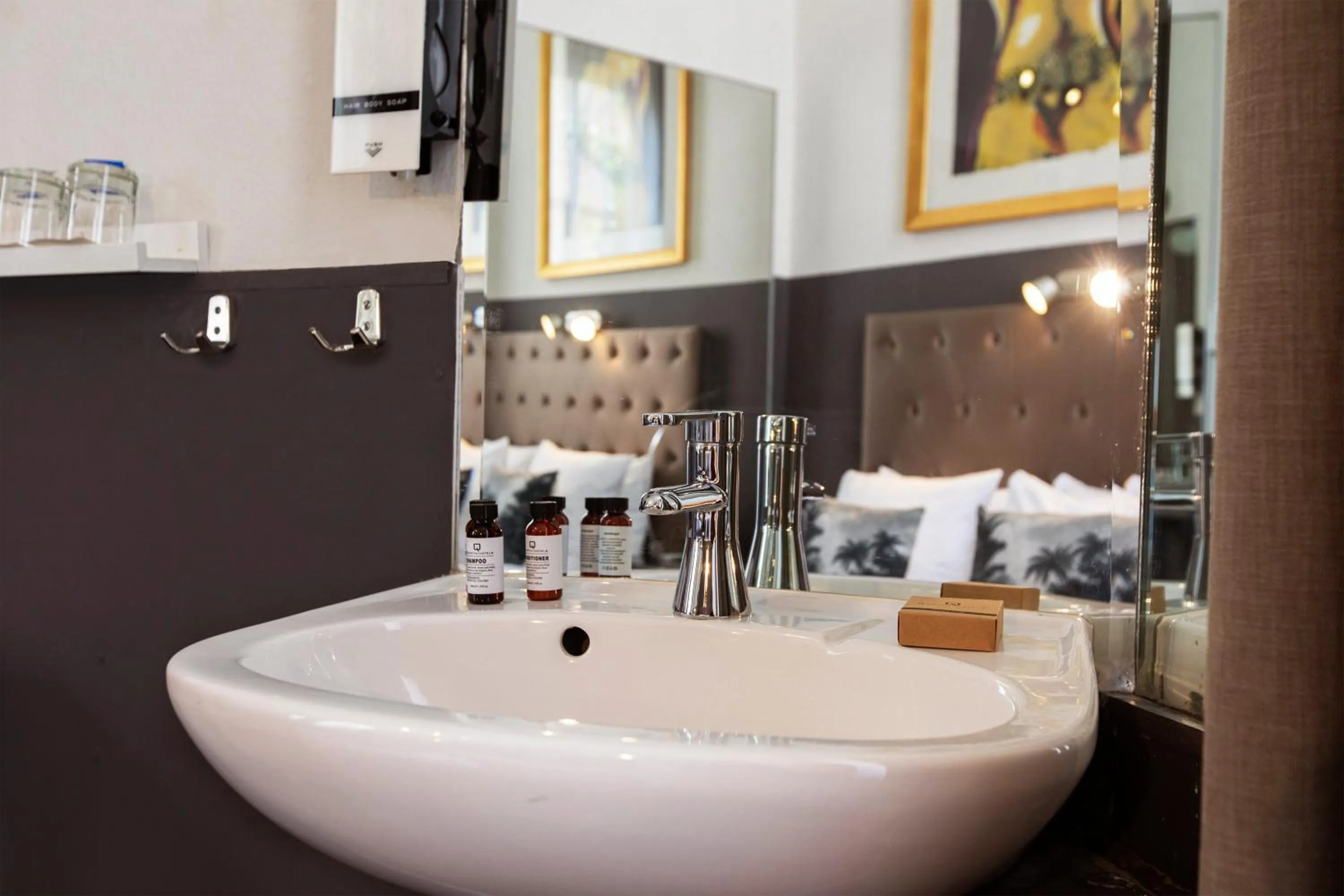 Bathroom in Quentin Amsterdam Hotel