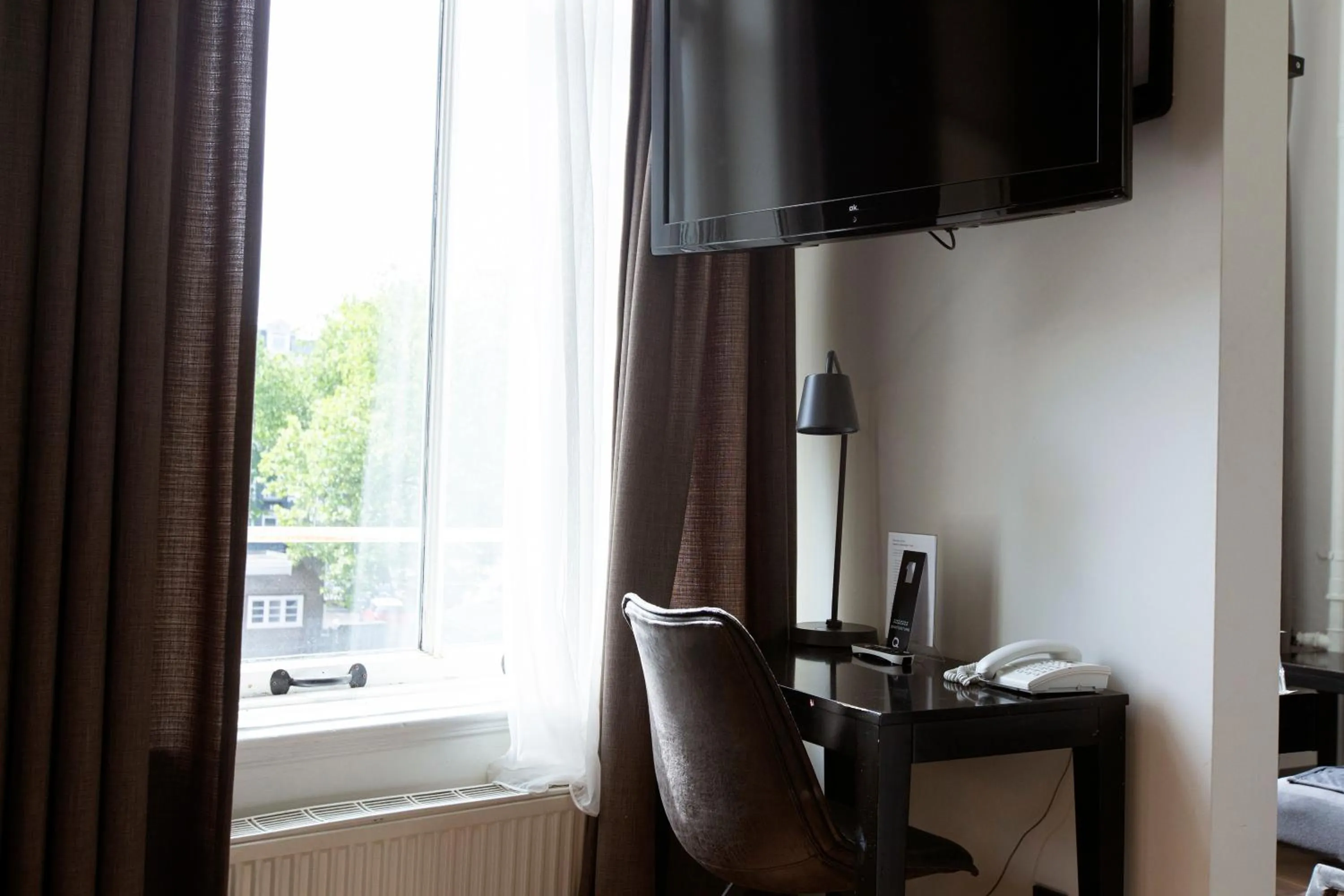 TV and multimedia in Quentin Amsterdam Hotel