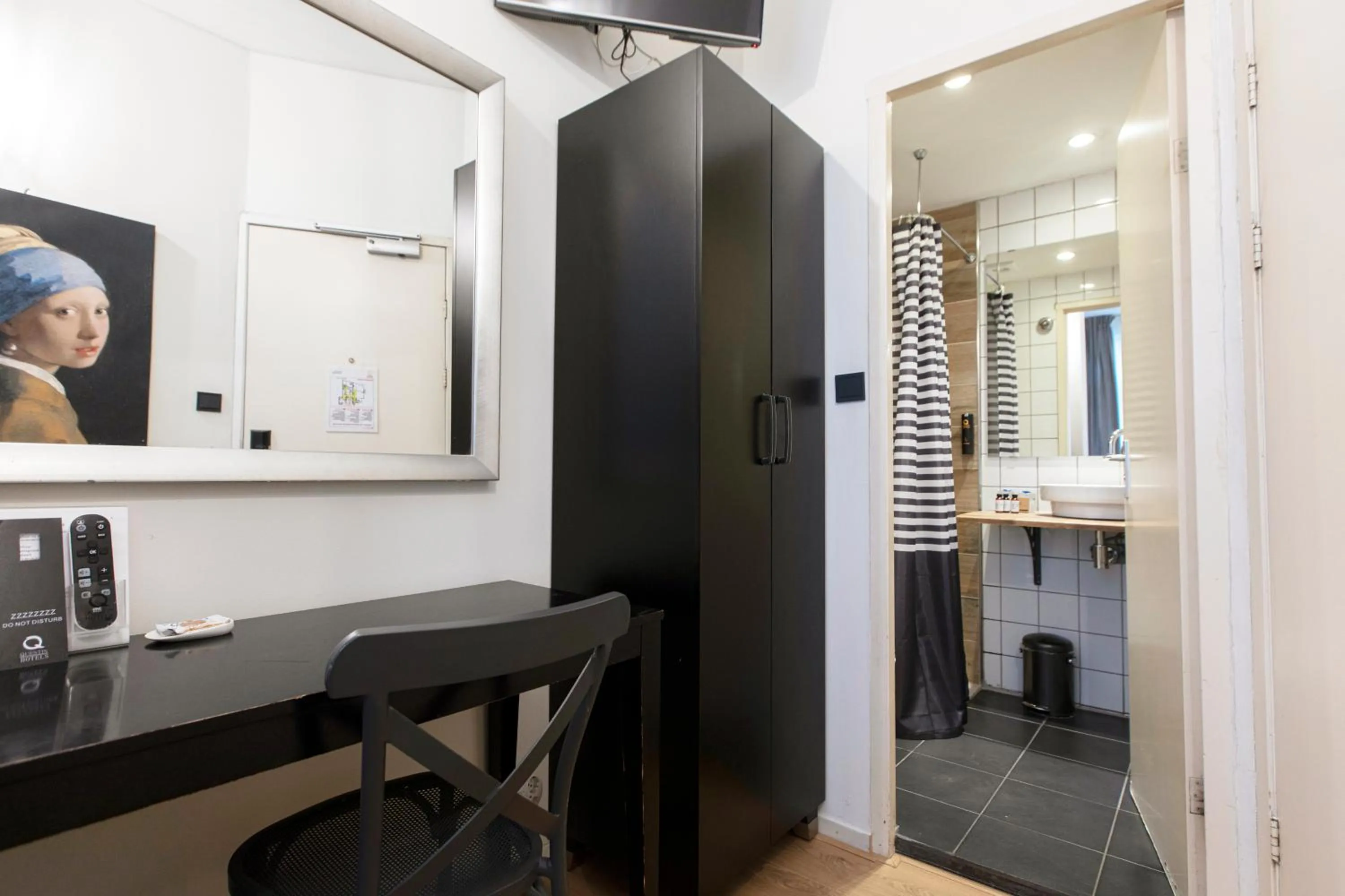 Bathroom in Quentin Amsterdam Hotel