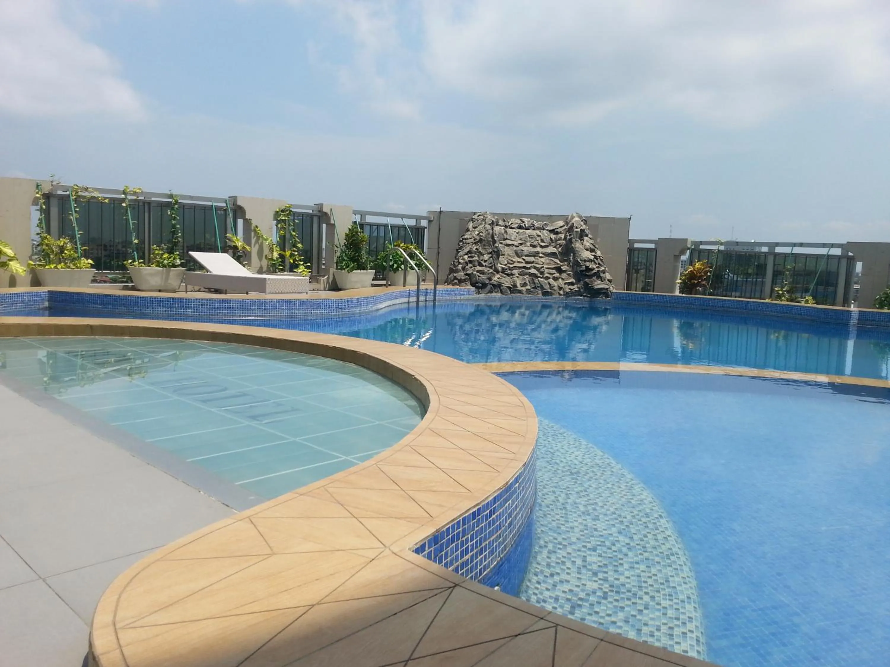 Swimming pool in Benin Royal Hotel