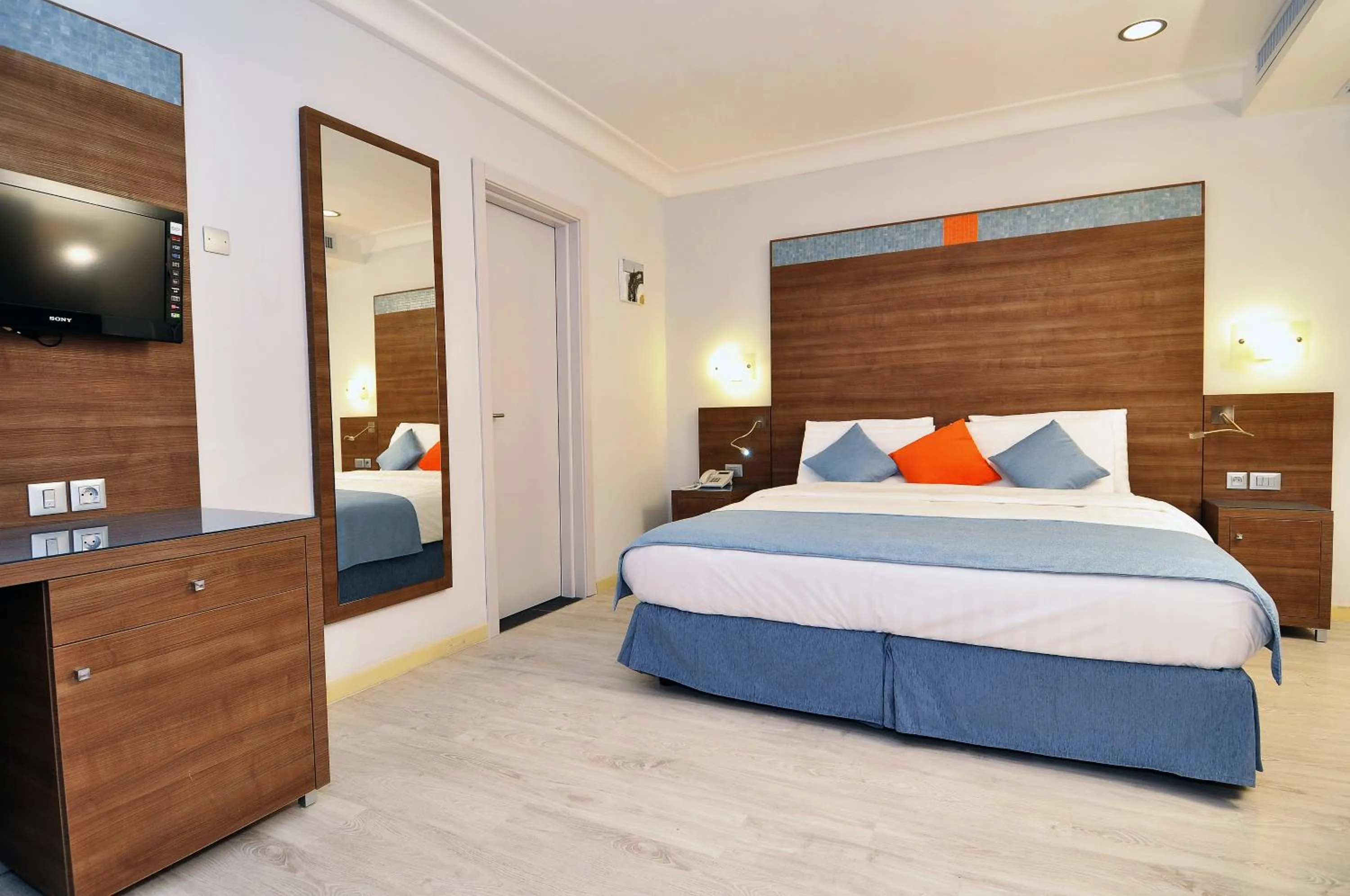 Bedroom, Bed in Benin Royal Hotel