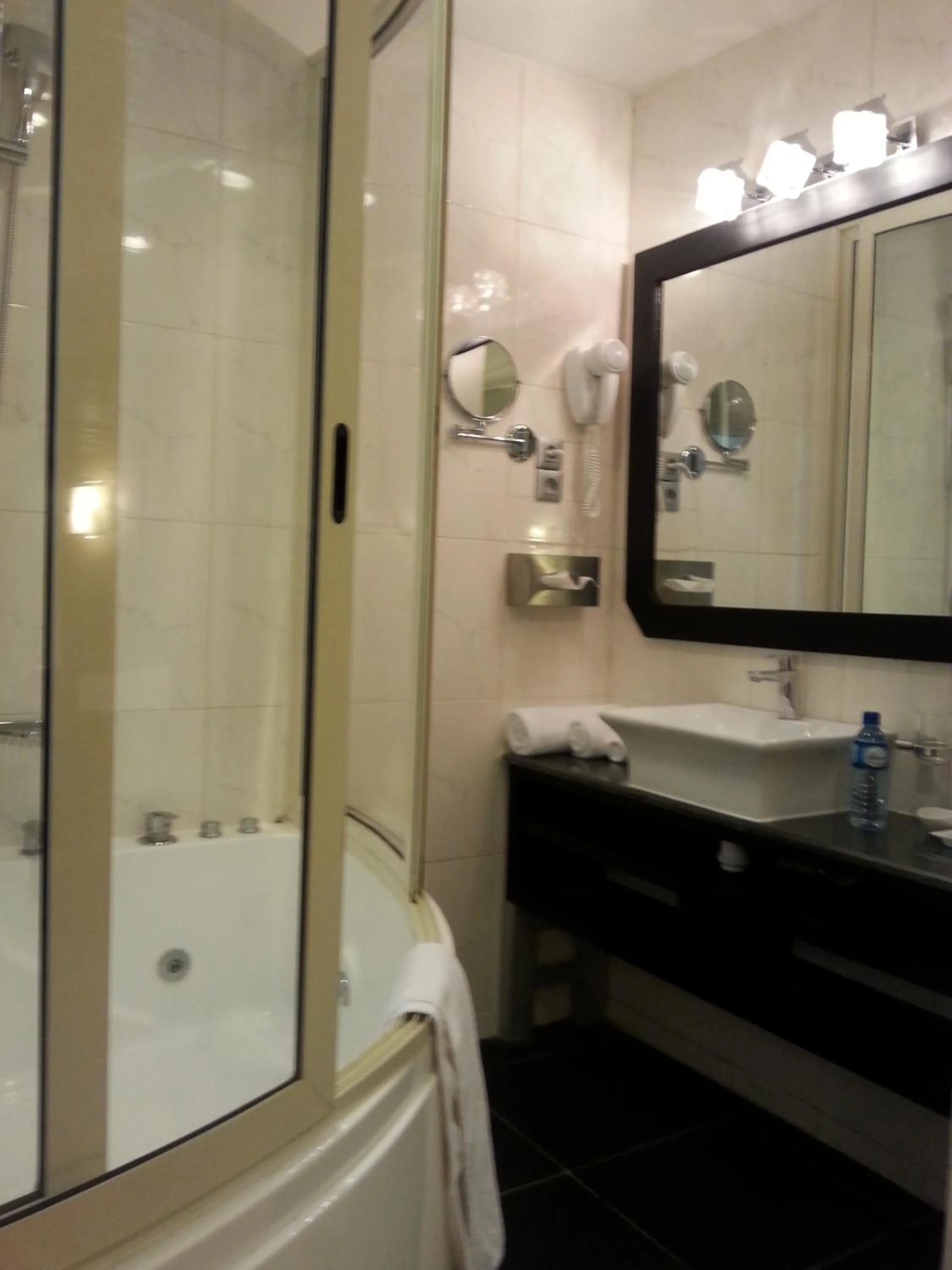 Bathroom in Benin Royal Hotel