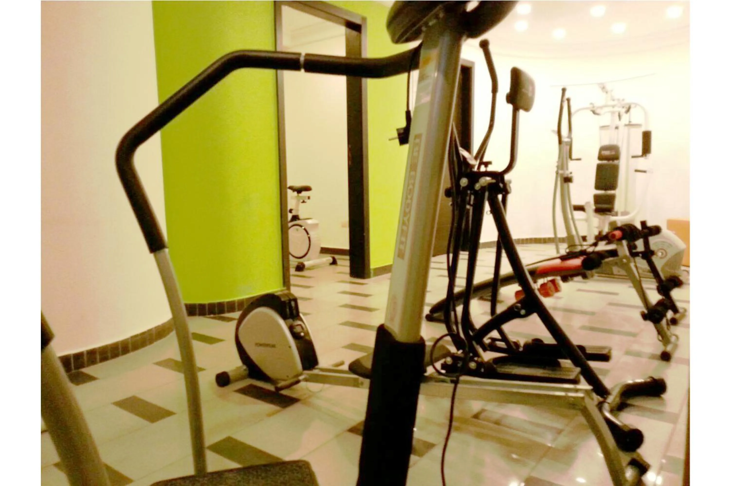 Fitness centre/facilities in Benin Royal Hotel