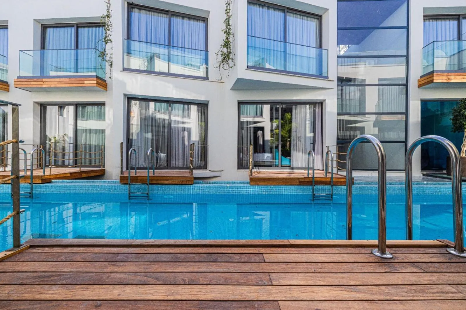 Swimming pool in Gözegir Hotel
