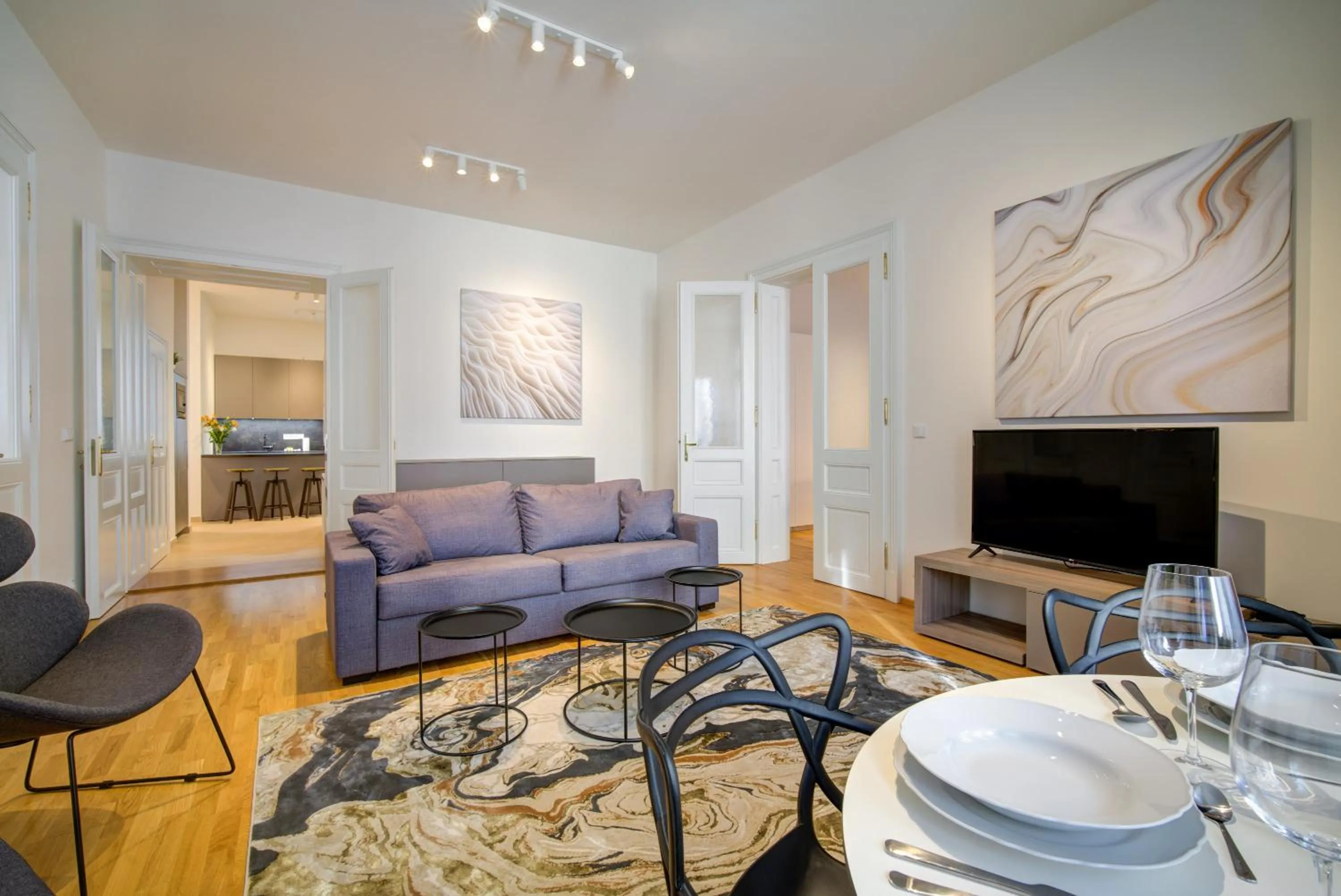 TV and multimedia in Bishop Apartments