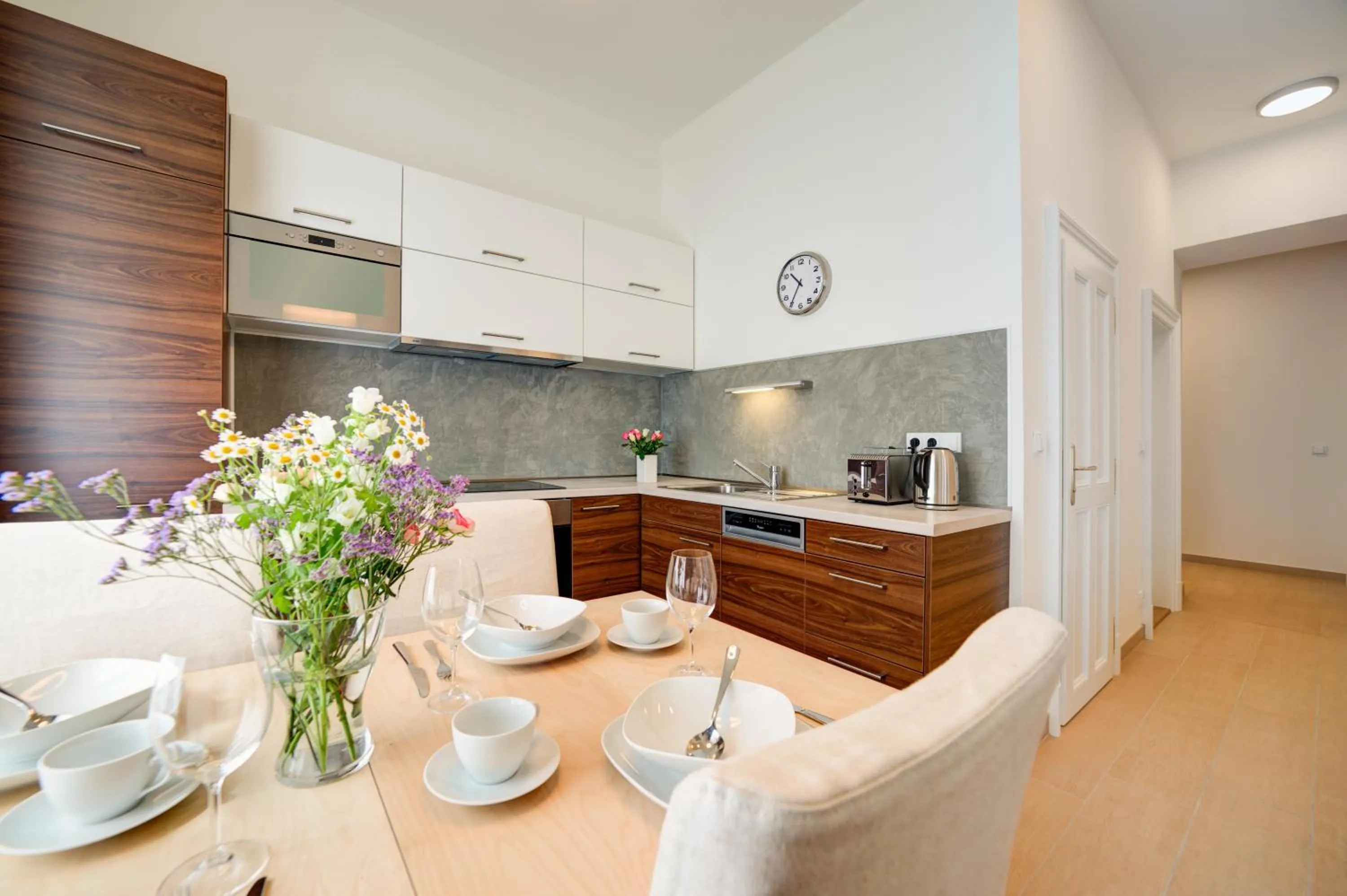 Dining area in Bishop Apartments