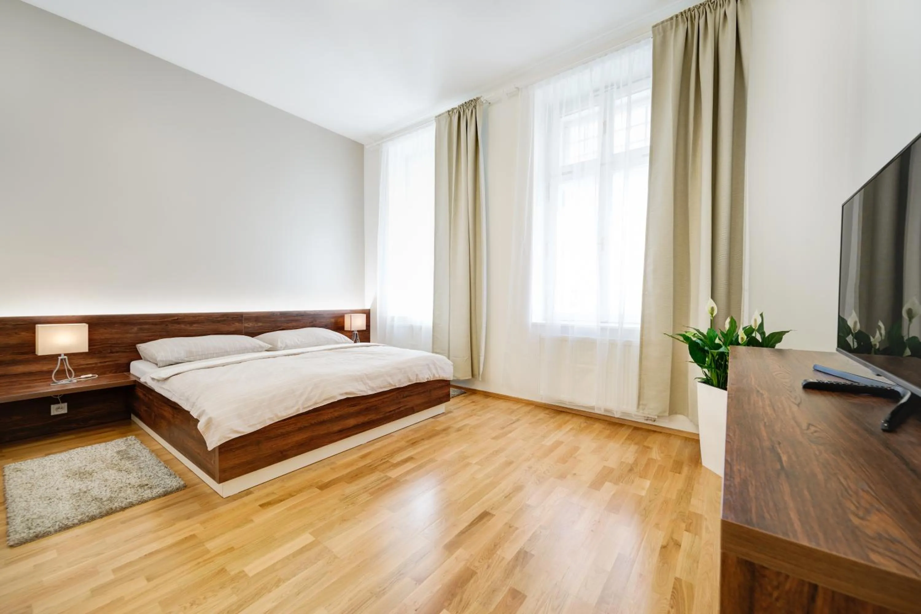 Day, Bed in Bishop Apartments