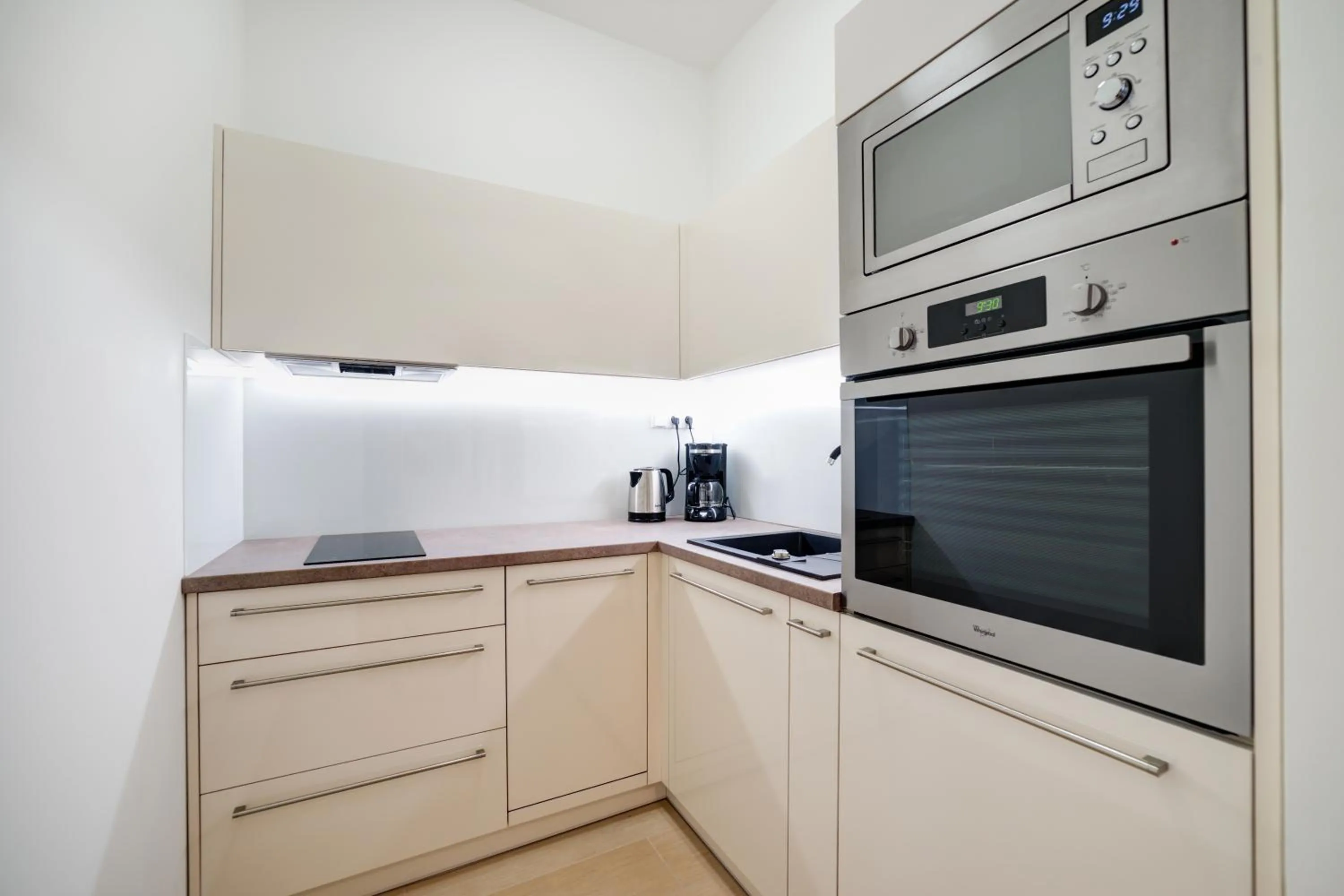Kitchen or kitchenette in Bishop Apartments