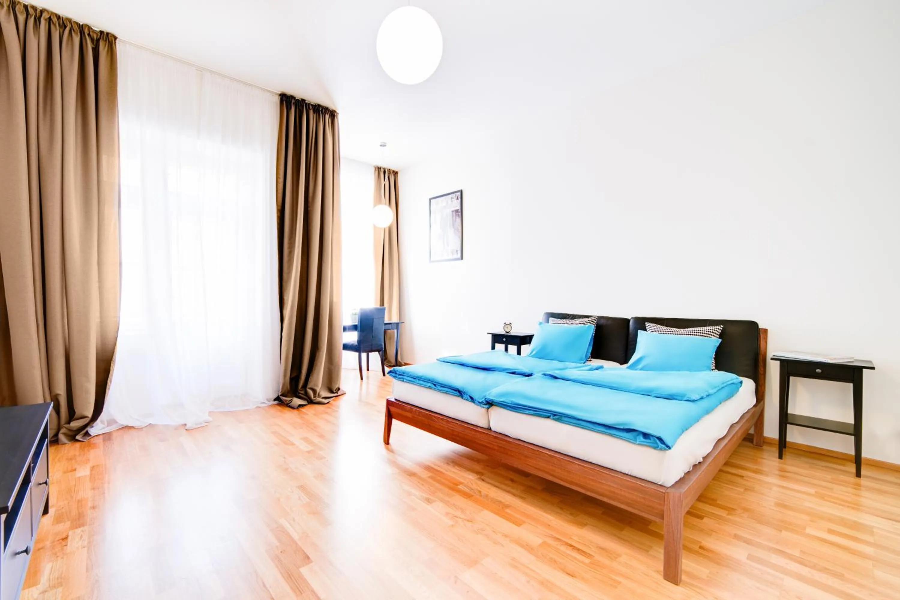 Day, Bed in Bishop Apartments