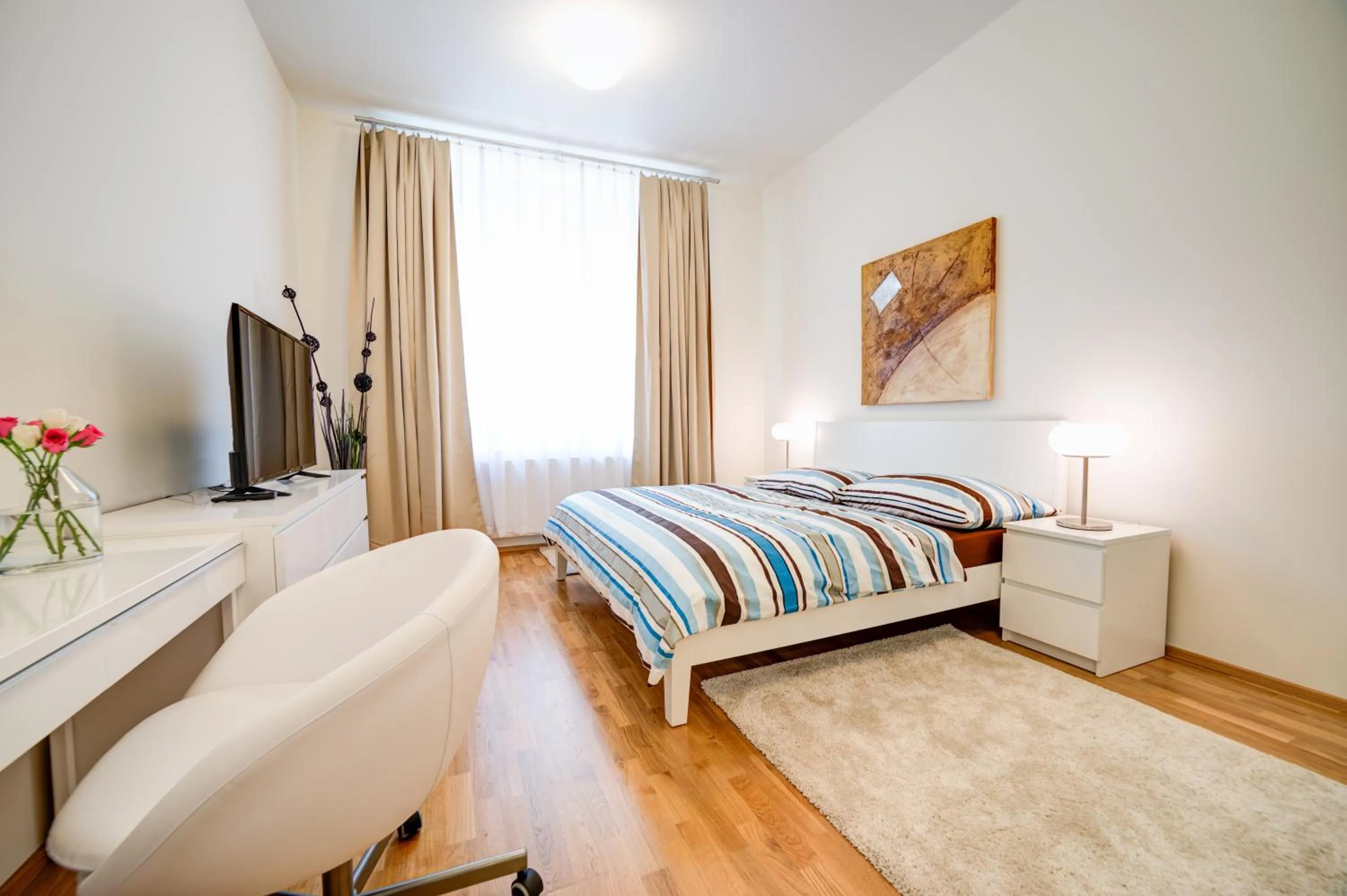 Day, Bed in Bishop Apartments