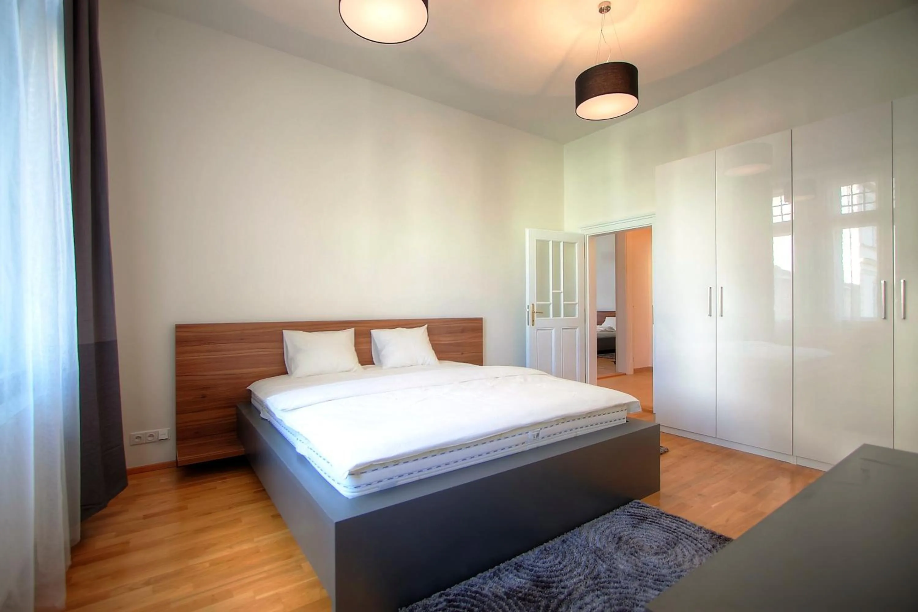 Photo of the whole room, Bed in Bishop Apartments