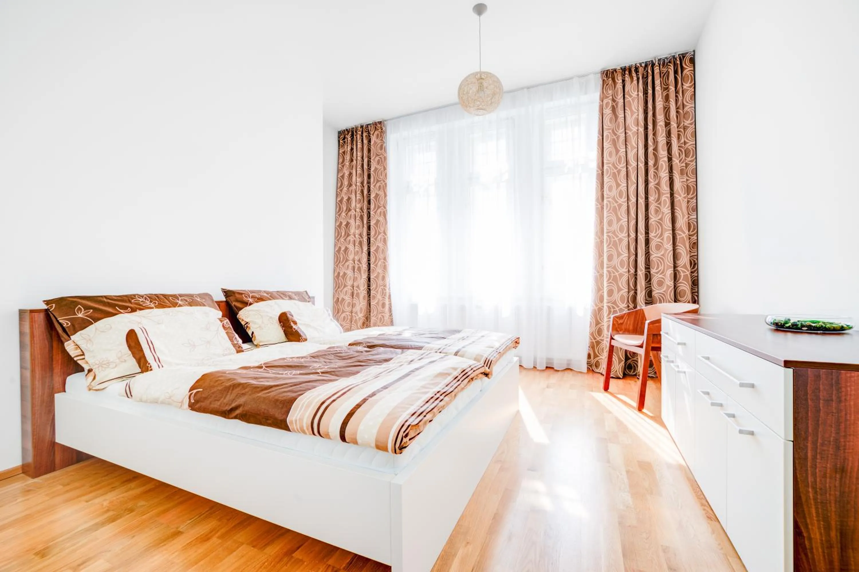 Day, Bed in Bishop Apartments