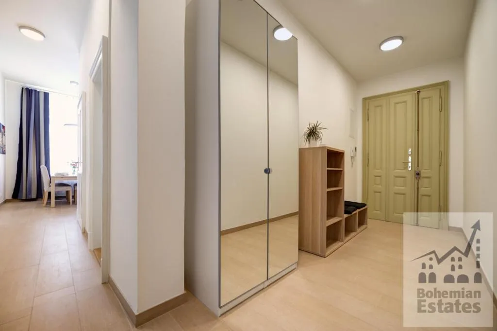 Decorative detail in Bishop Apartments