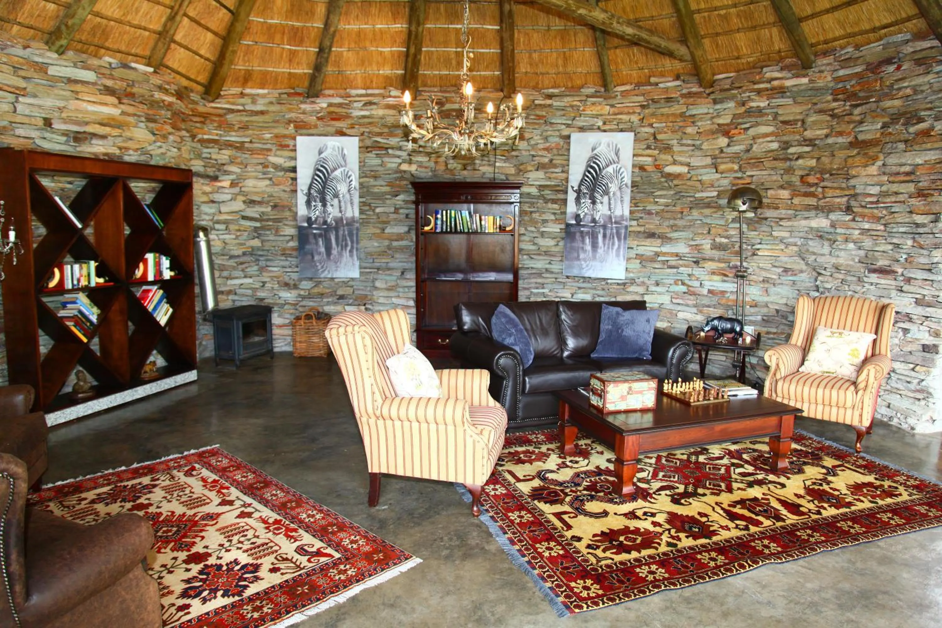 Living room in Tintswalo Safari