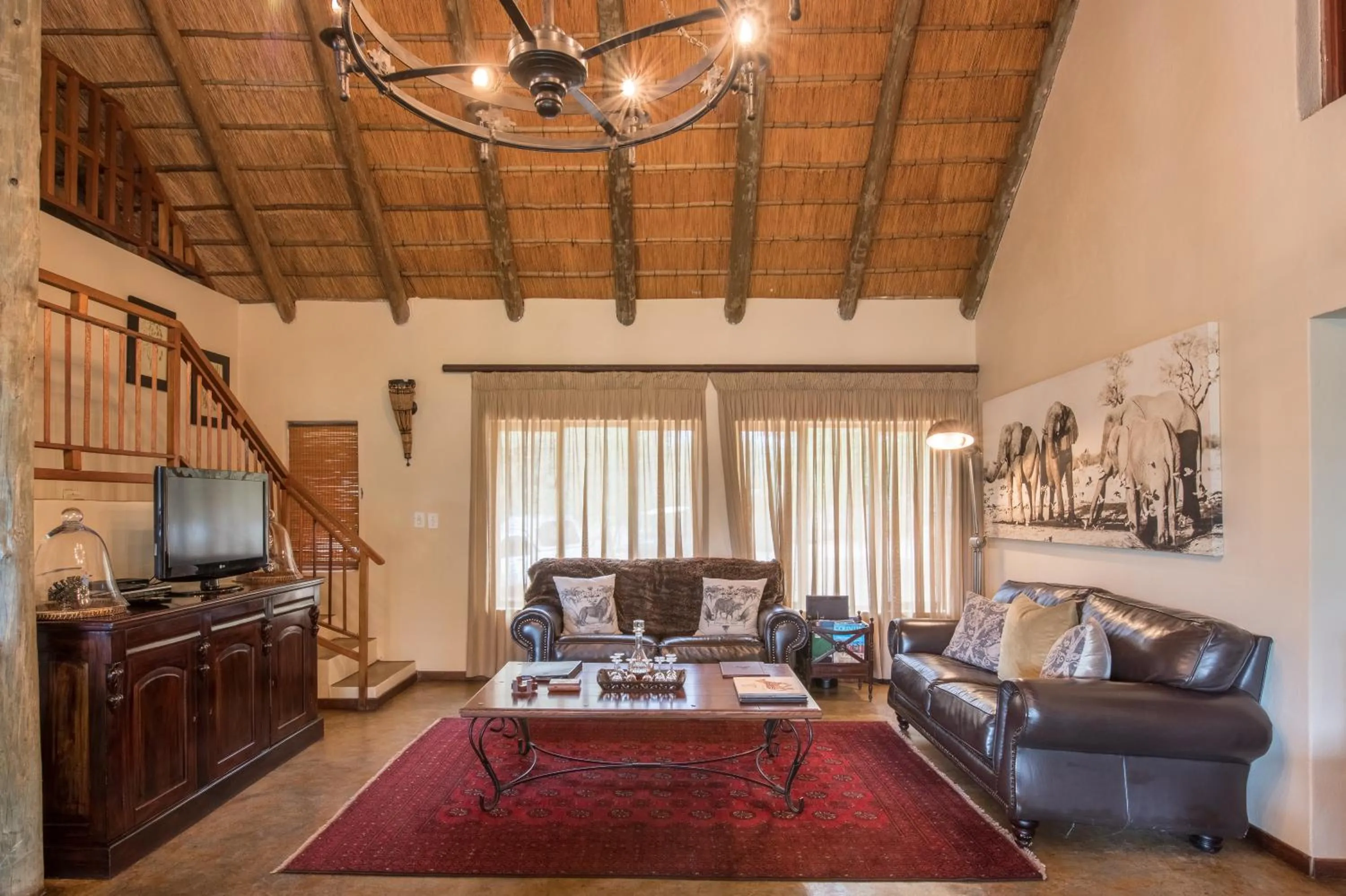 Living room in Tintswalo Safari
