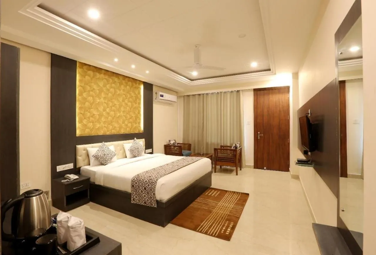 Standard Queen Room in Bonfire Hostels Rishikesh