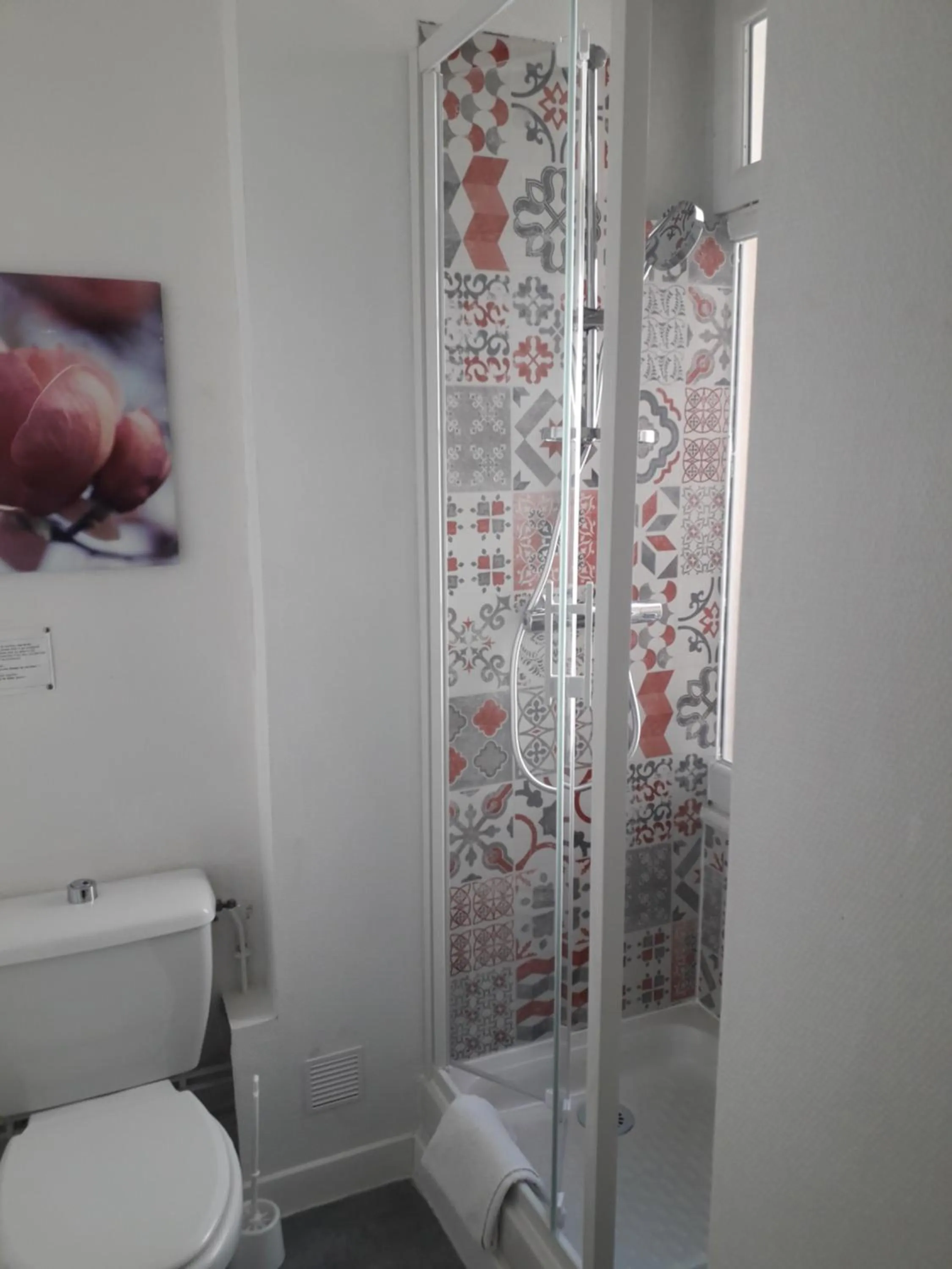 Shower in Hôtel Riviera