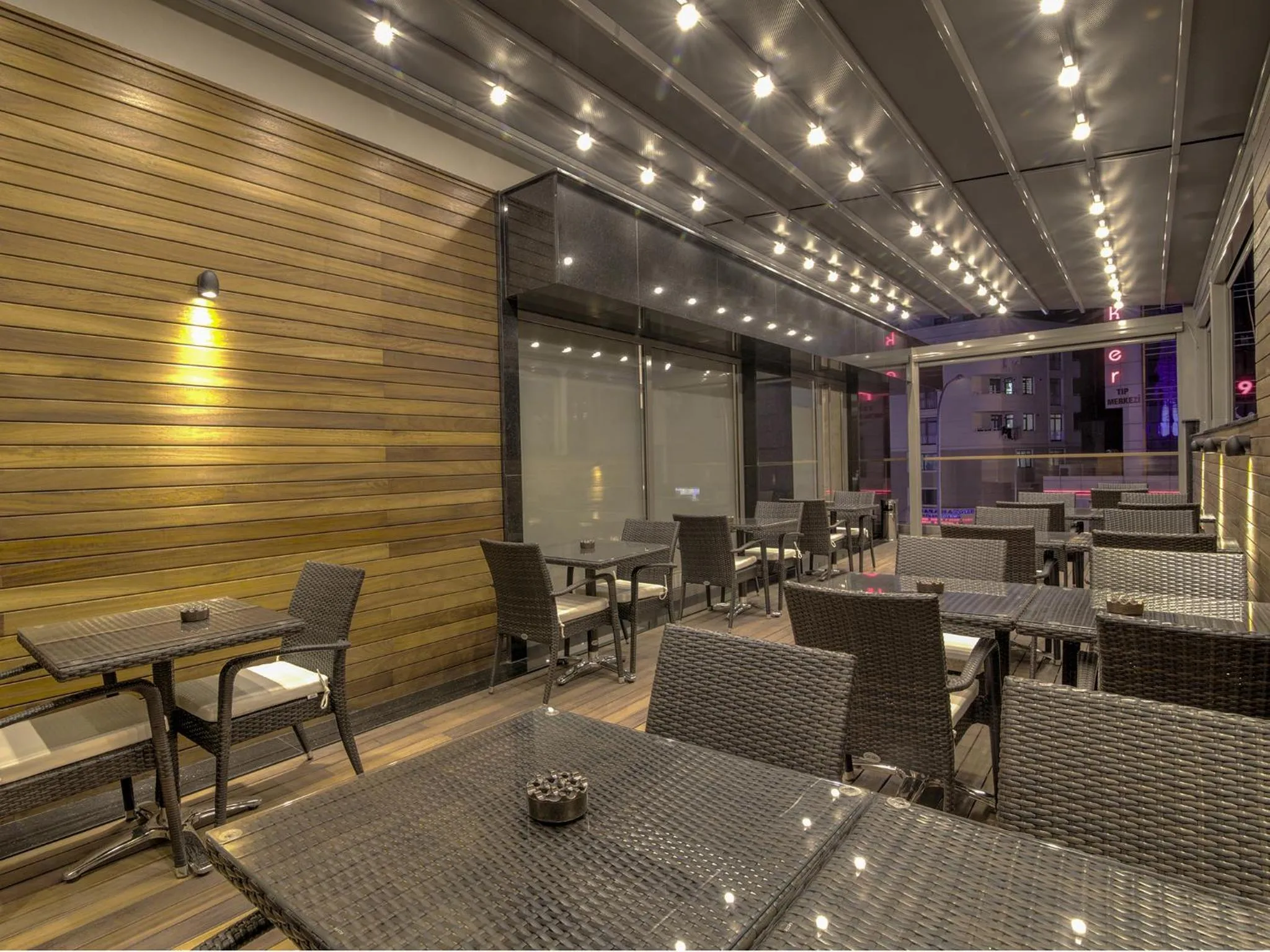 Restaurant/places to eat in Fesa Business Hotel