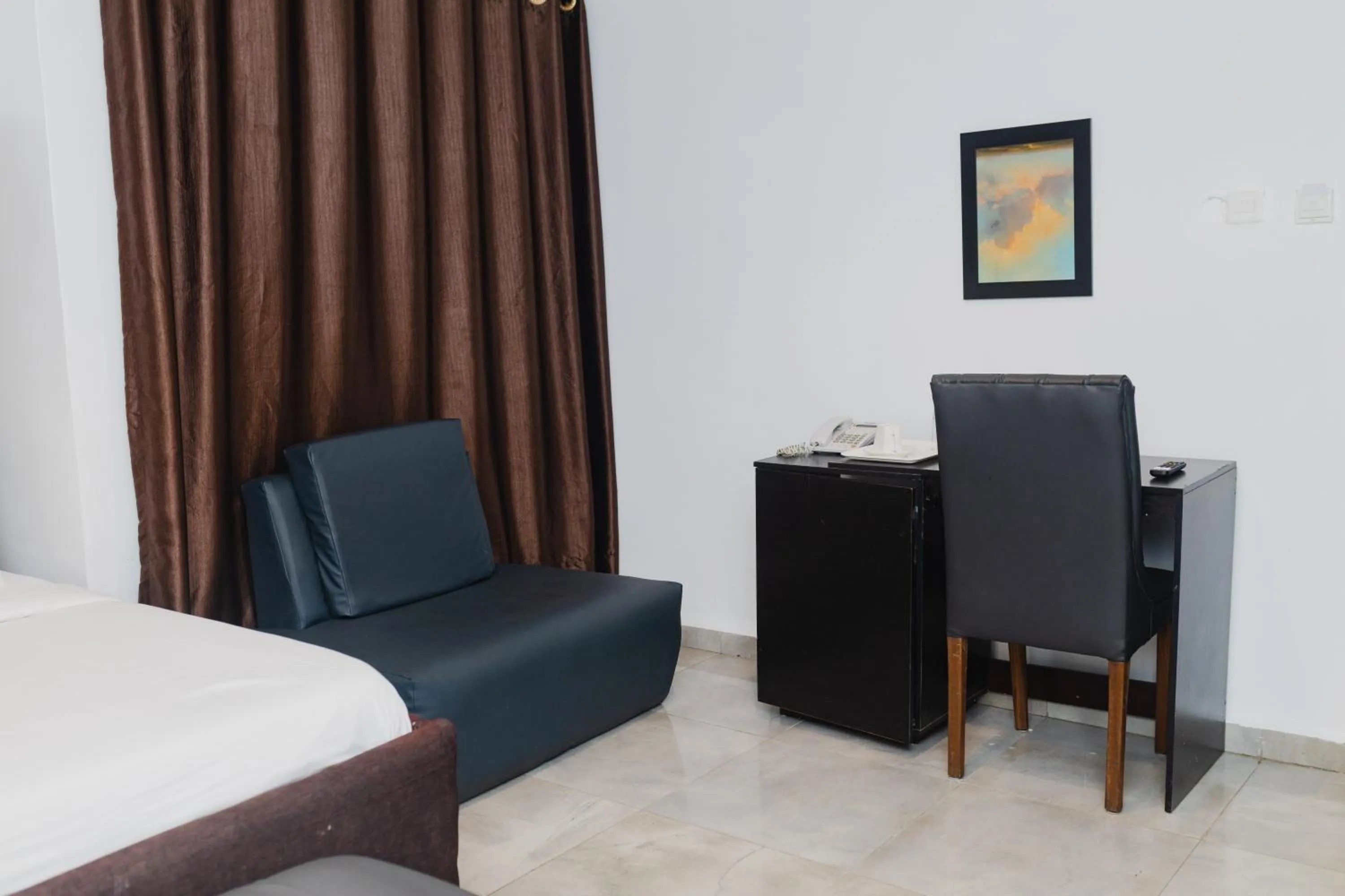 hair dresser, Bed in Ovic Hotel