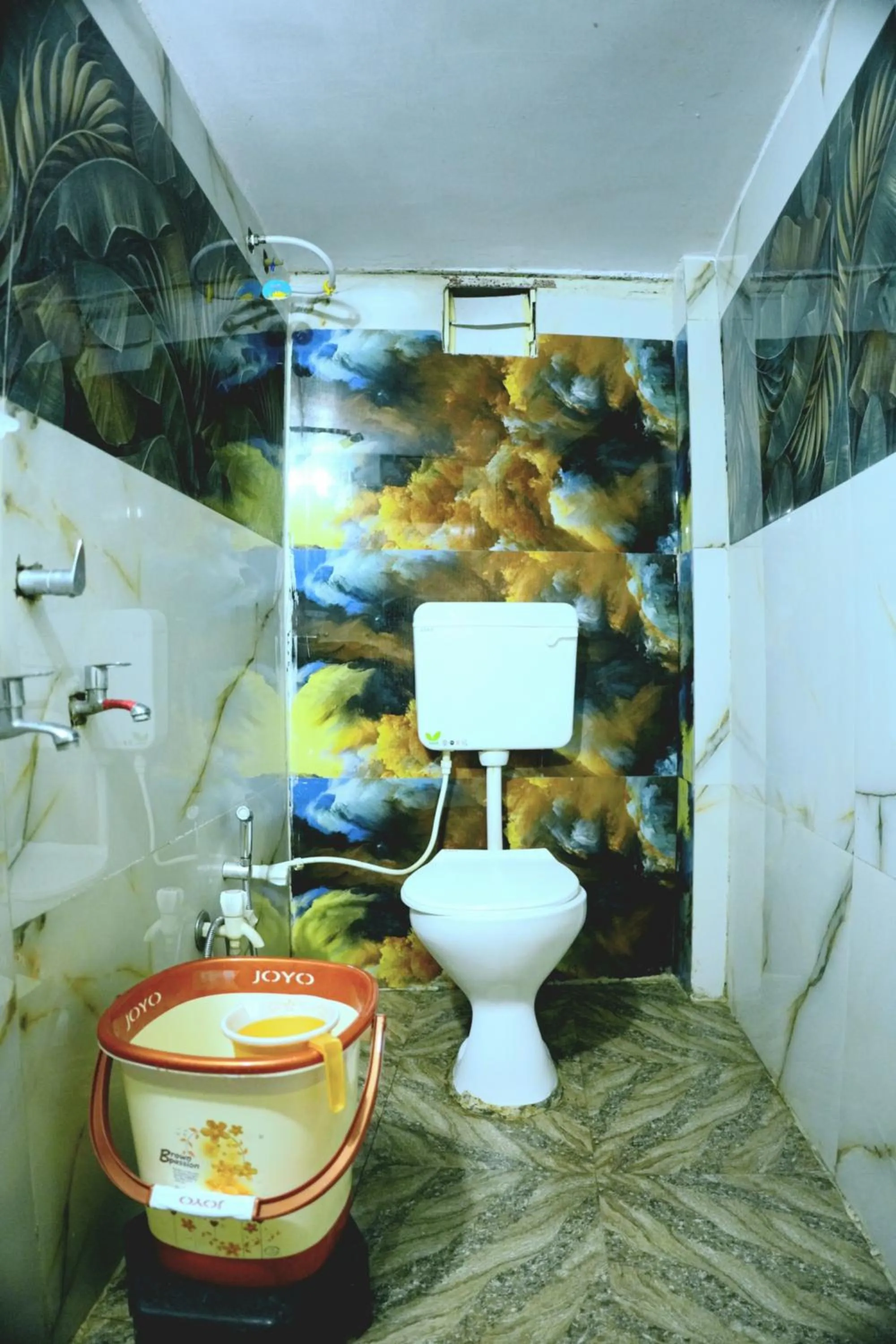 Toilet in Hotel Ganraj