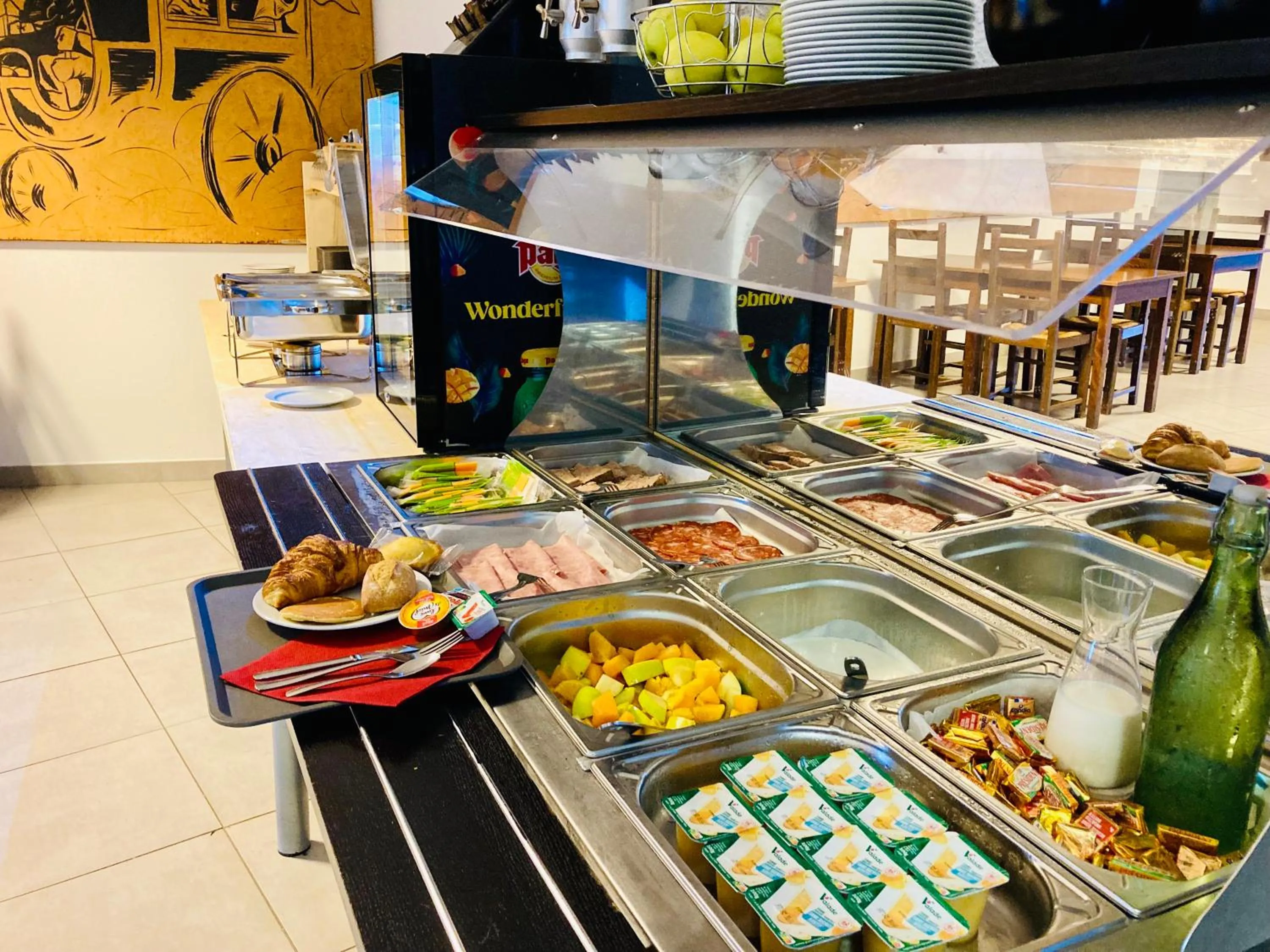 Breakfast in Logis Hôtel Restaurant Le Top du Roulier