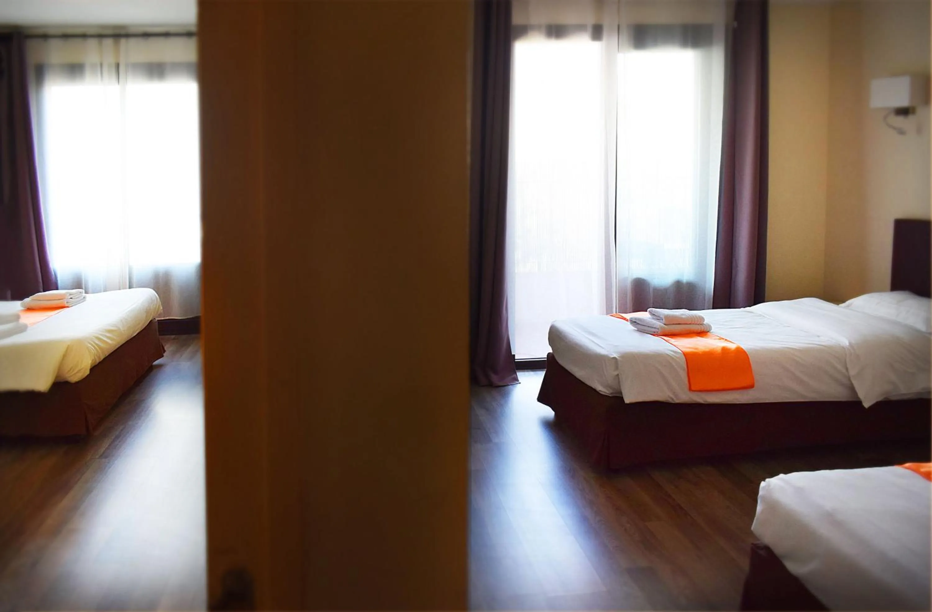 Photo of the whole room, Bed in Logis Hôtel Restaurant Le Top du Roulier