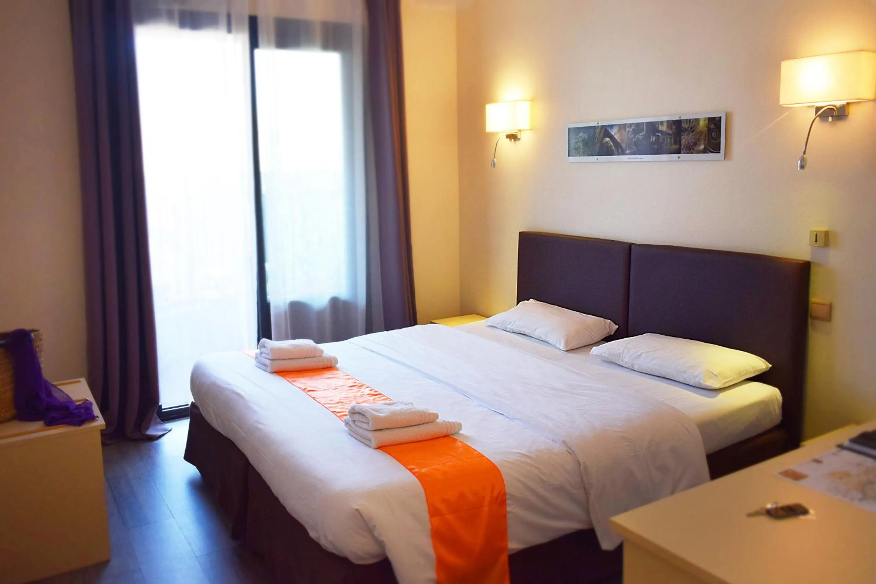 Bedroom, Bed in Logis Hôtel Restaurant Le Top du Roulier