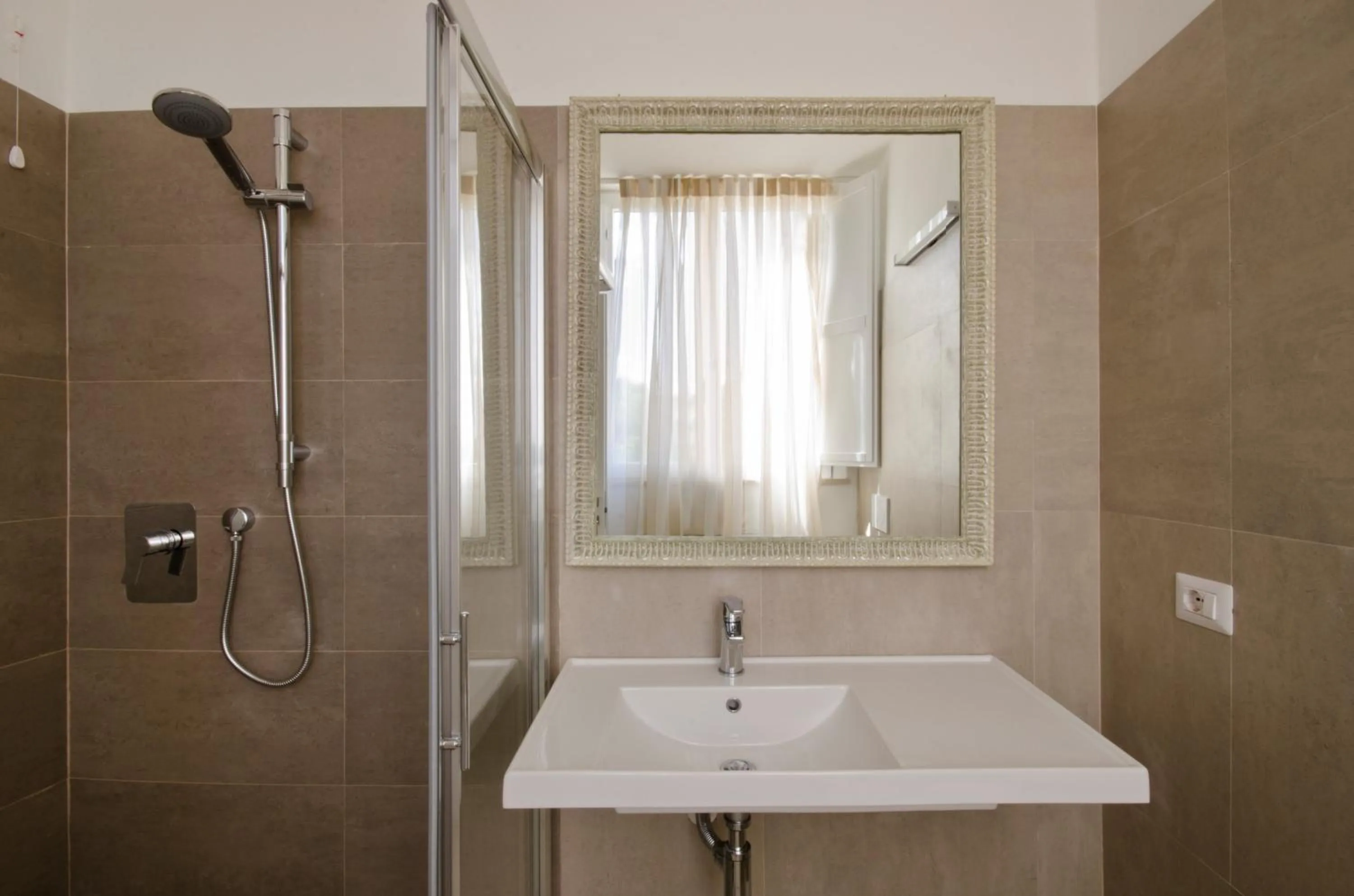 Shower in Villa del Sole Siena