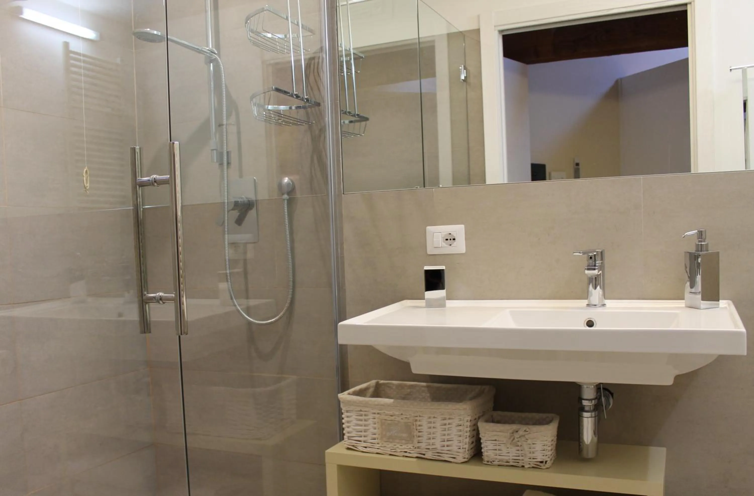 Shower in Villa del Sole Siena