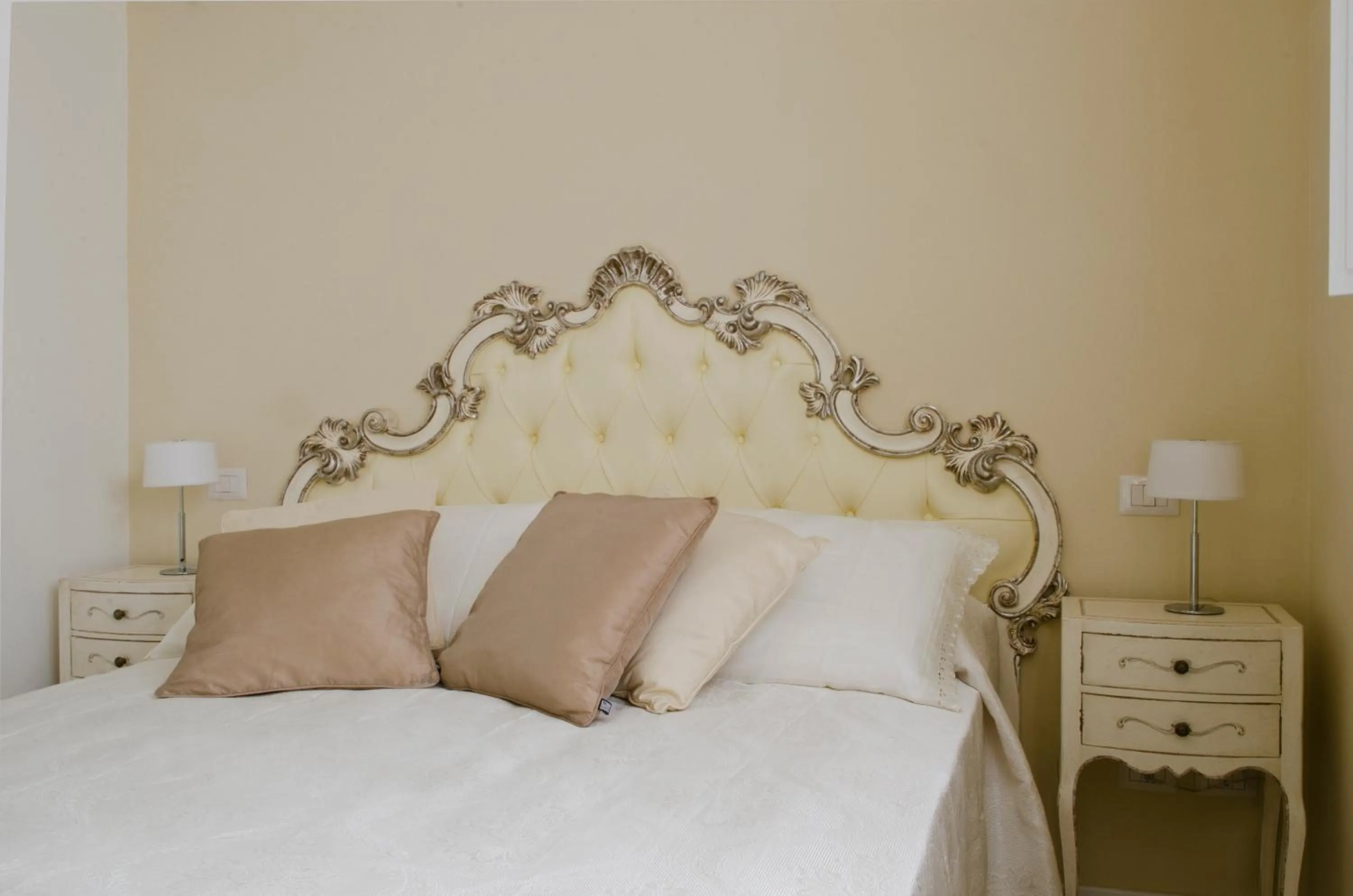 Bed in Villa del Sole Siena