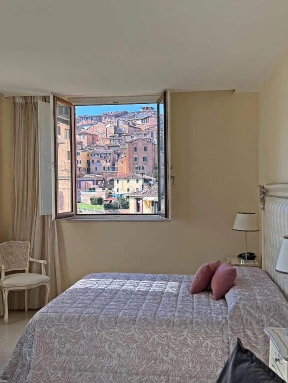 Bed in Villa del Sole Siena