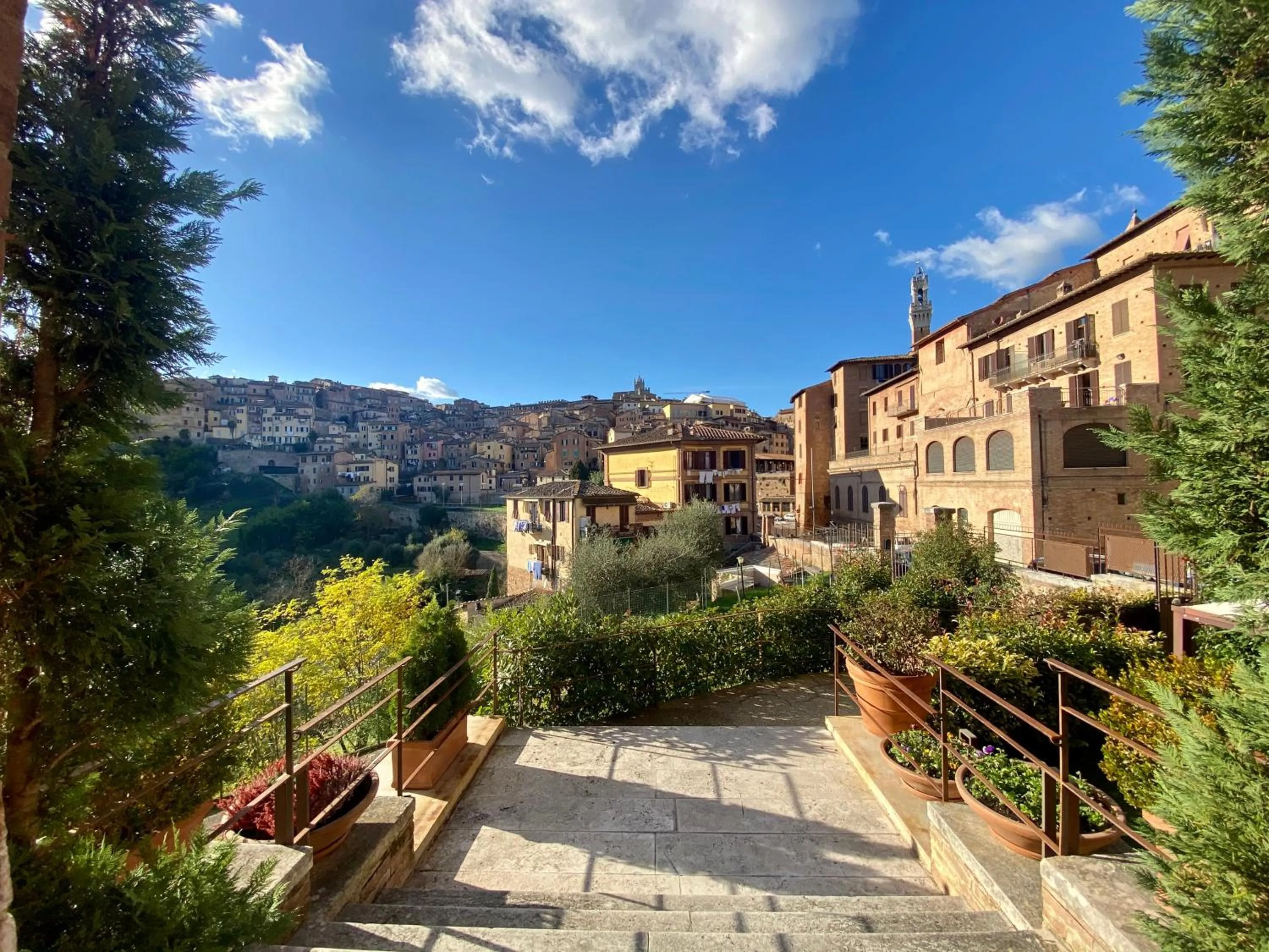 Facade/entrance in Villa del Sole Siena