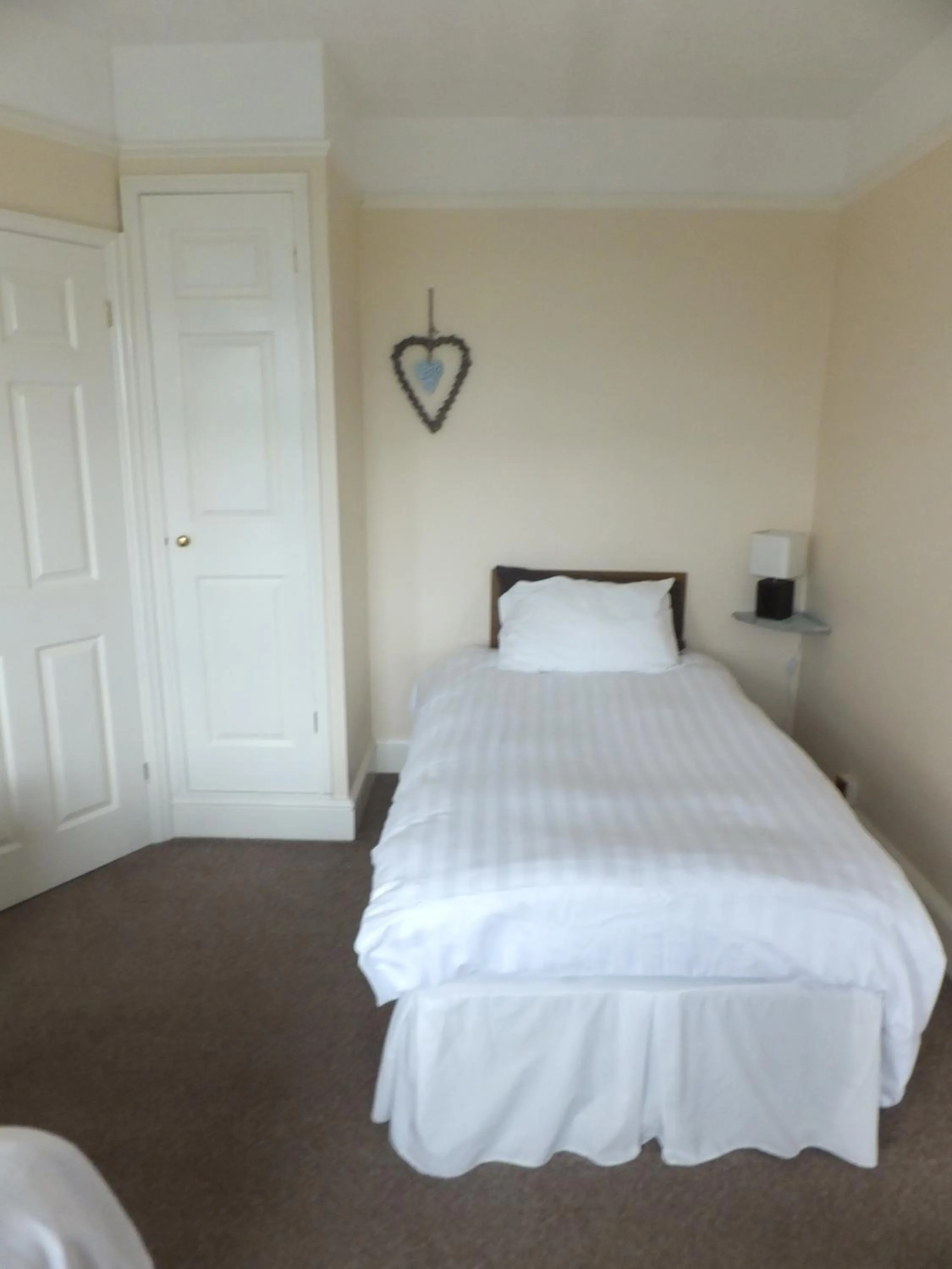 Photo of the whole room, Bed in Sea Jade Guest House