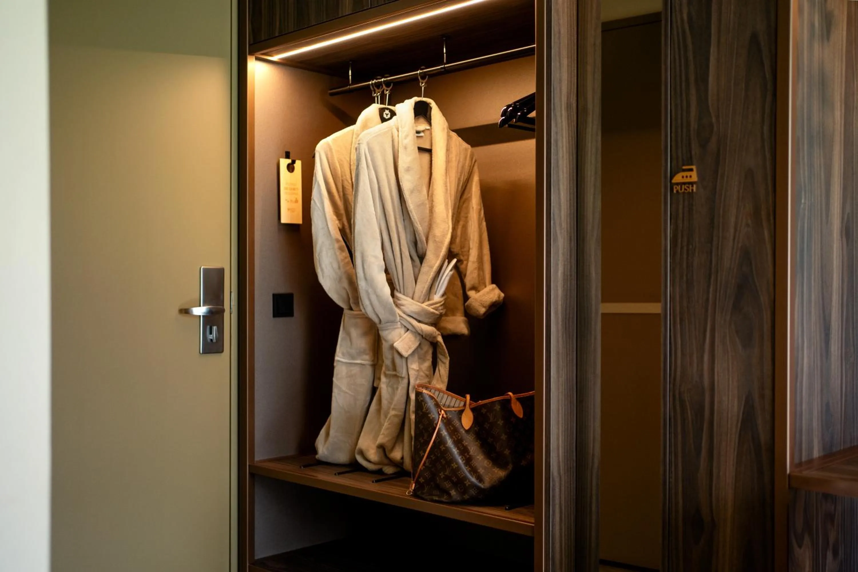 wardrobe in Hotel WICC