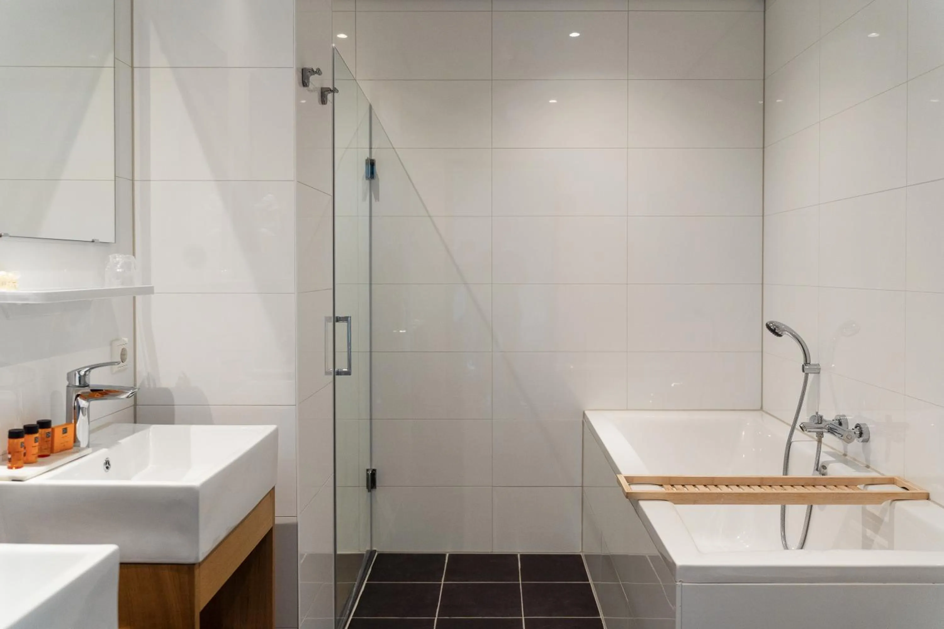 Shower in Hotel WICC