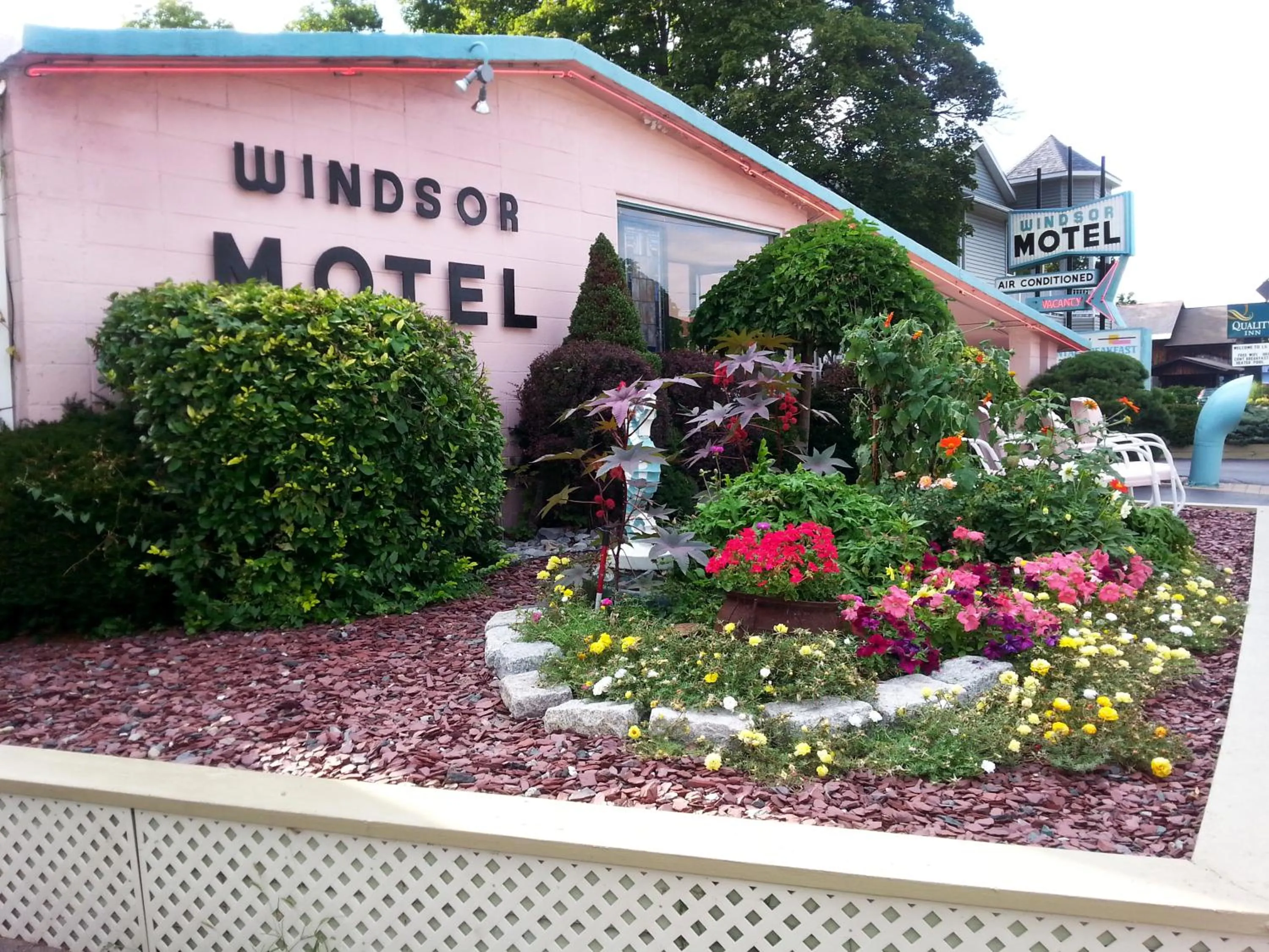 Spring in Windsor Motel