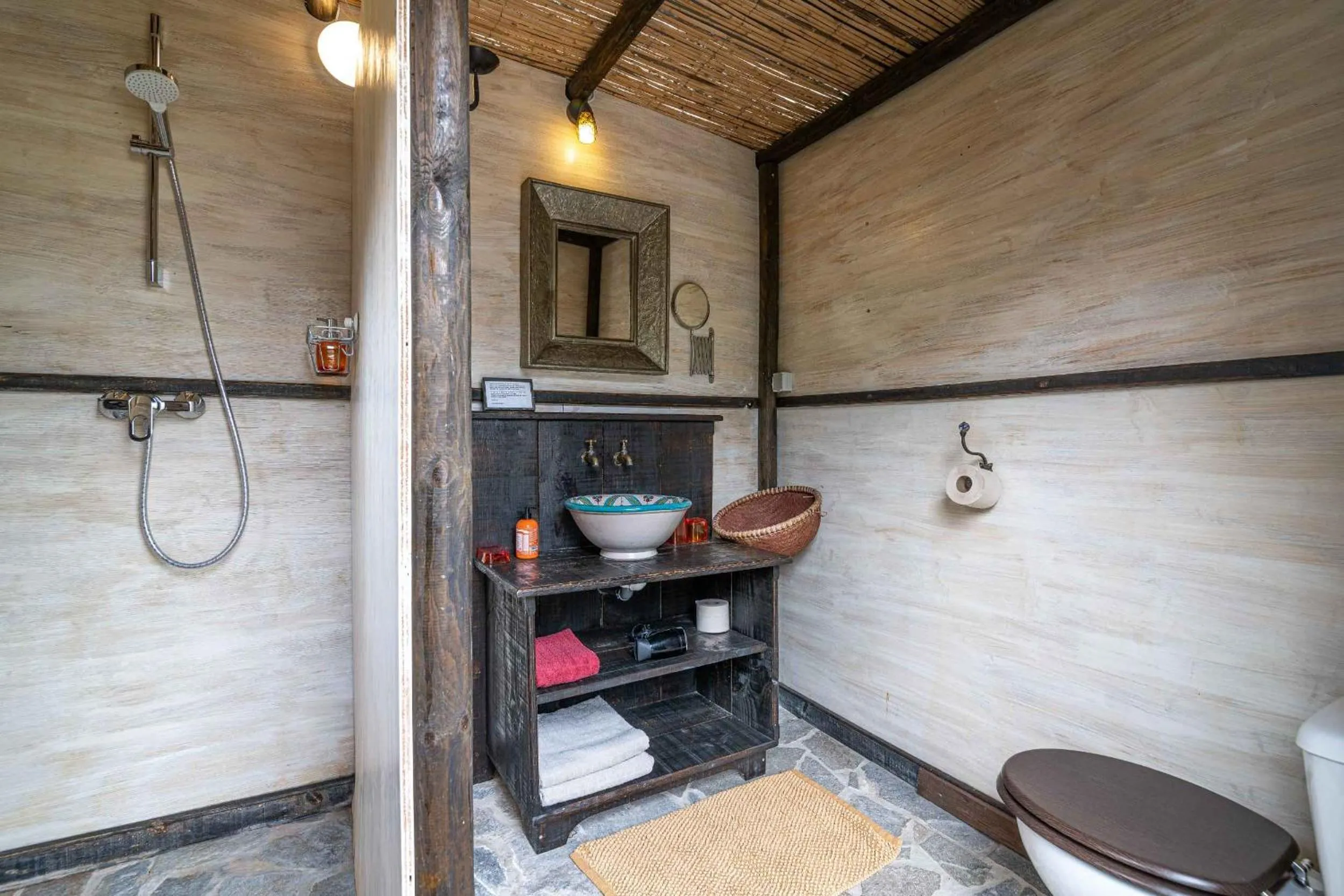 Shower in Valle de Oro