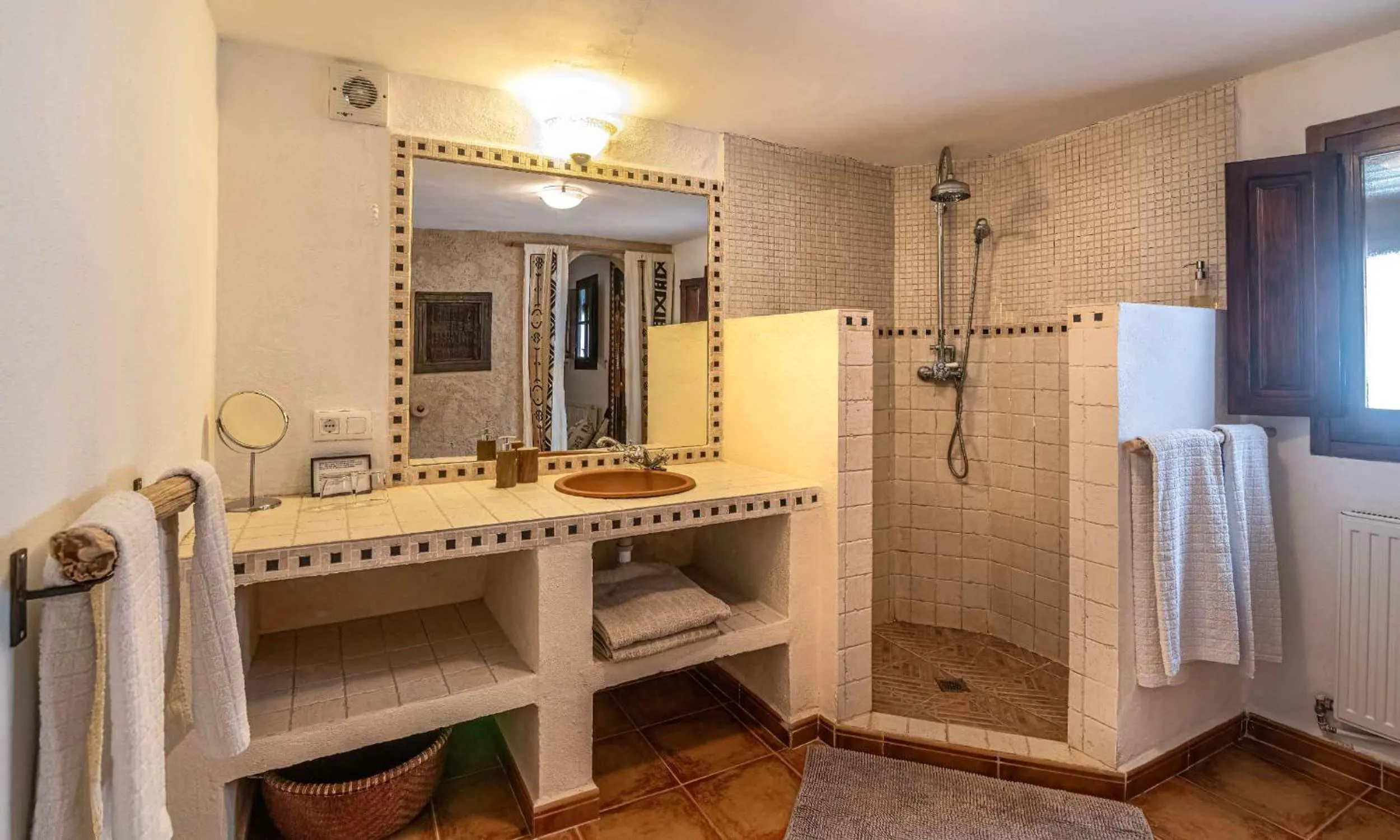 Shower in Valle de Oro