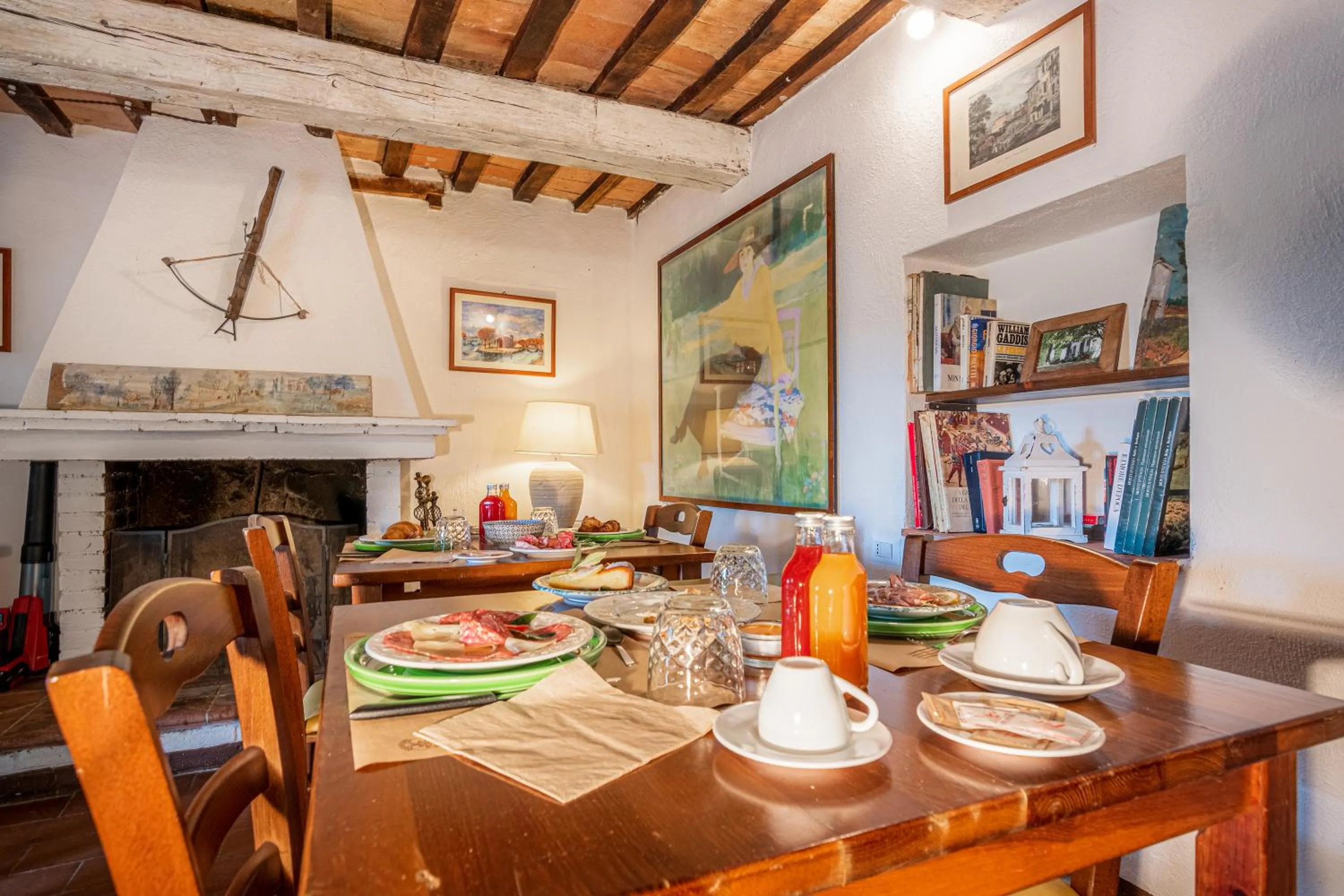 Communal lounge/ TV room in B&B Borgo Vera